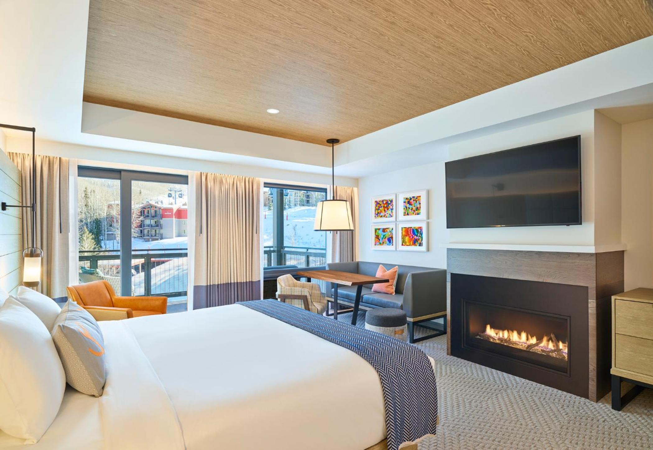 Luxury King Room with Fireplace photo 1