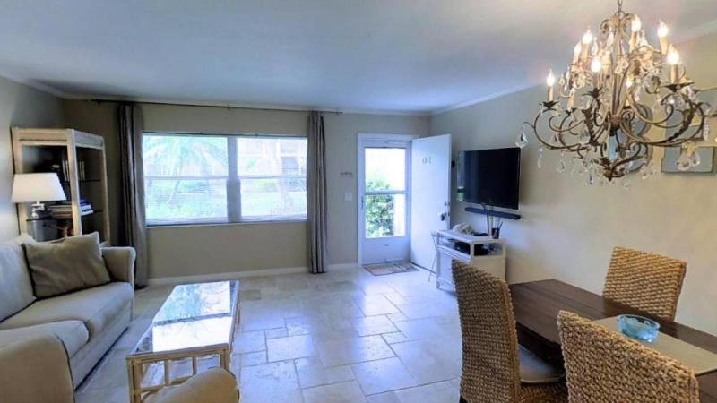 One-Bedroom Condo photo 1