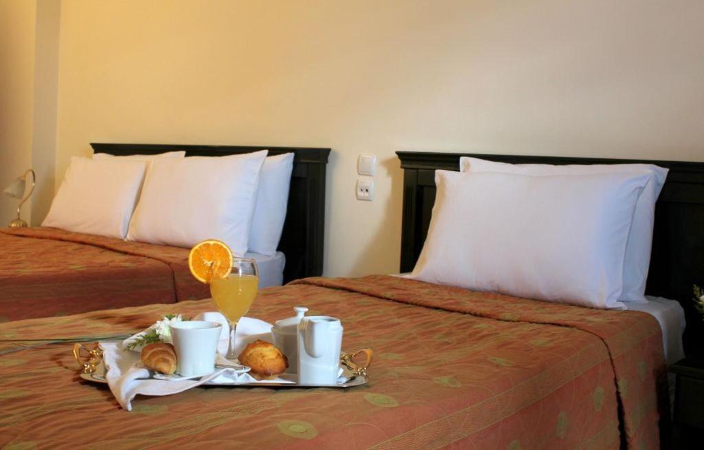 Standard Triple Room with Meteora View - Photo 3