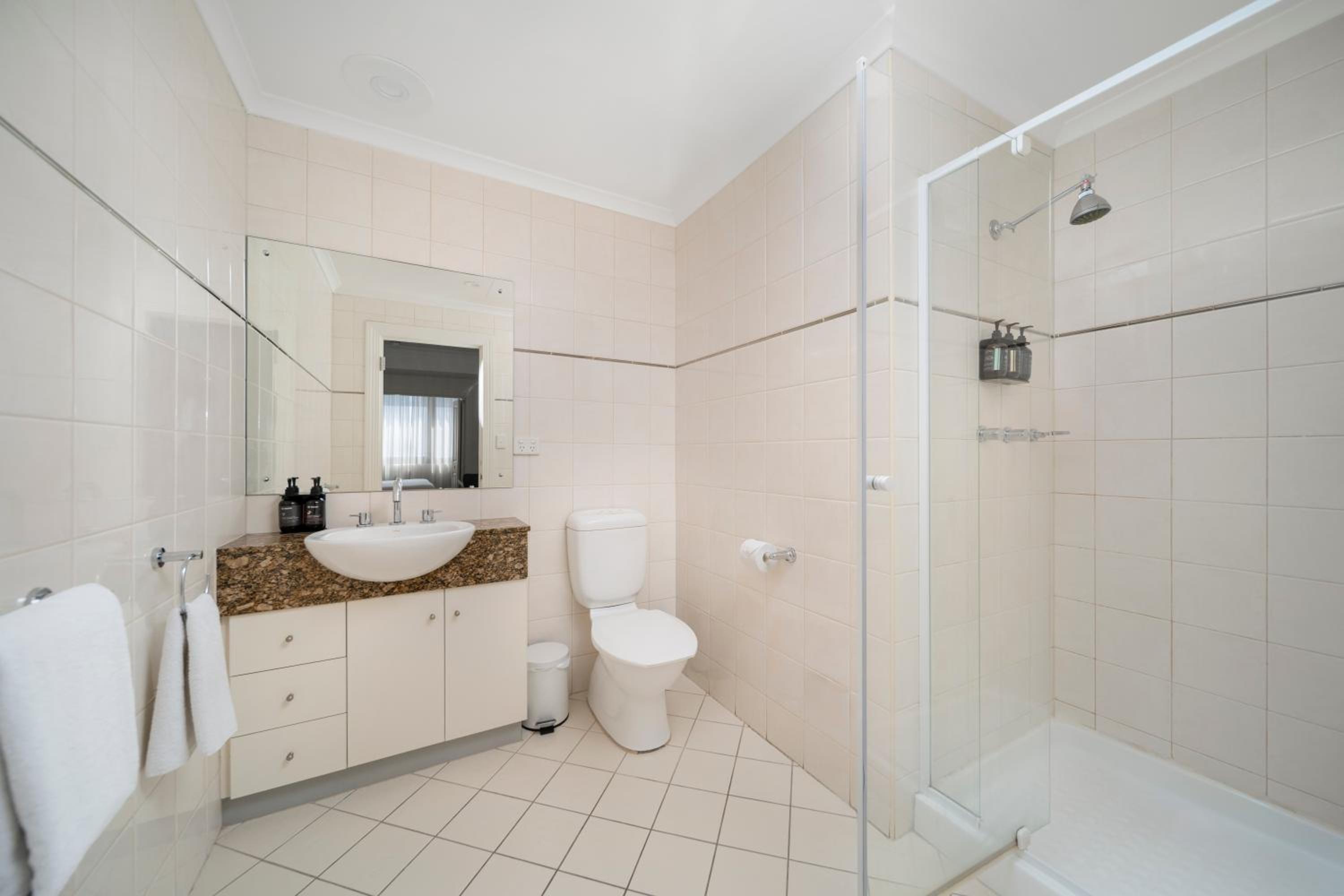 One-Bedroom Standard Apartment thumbnail 5