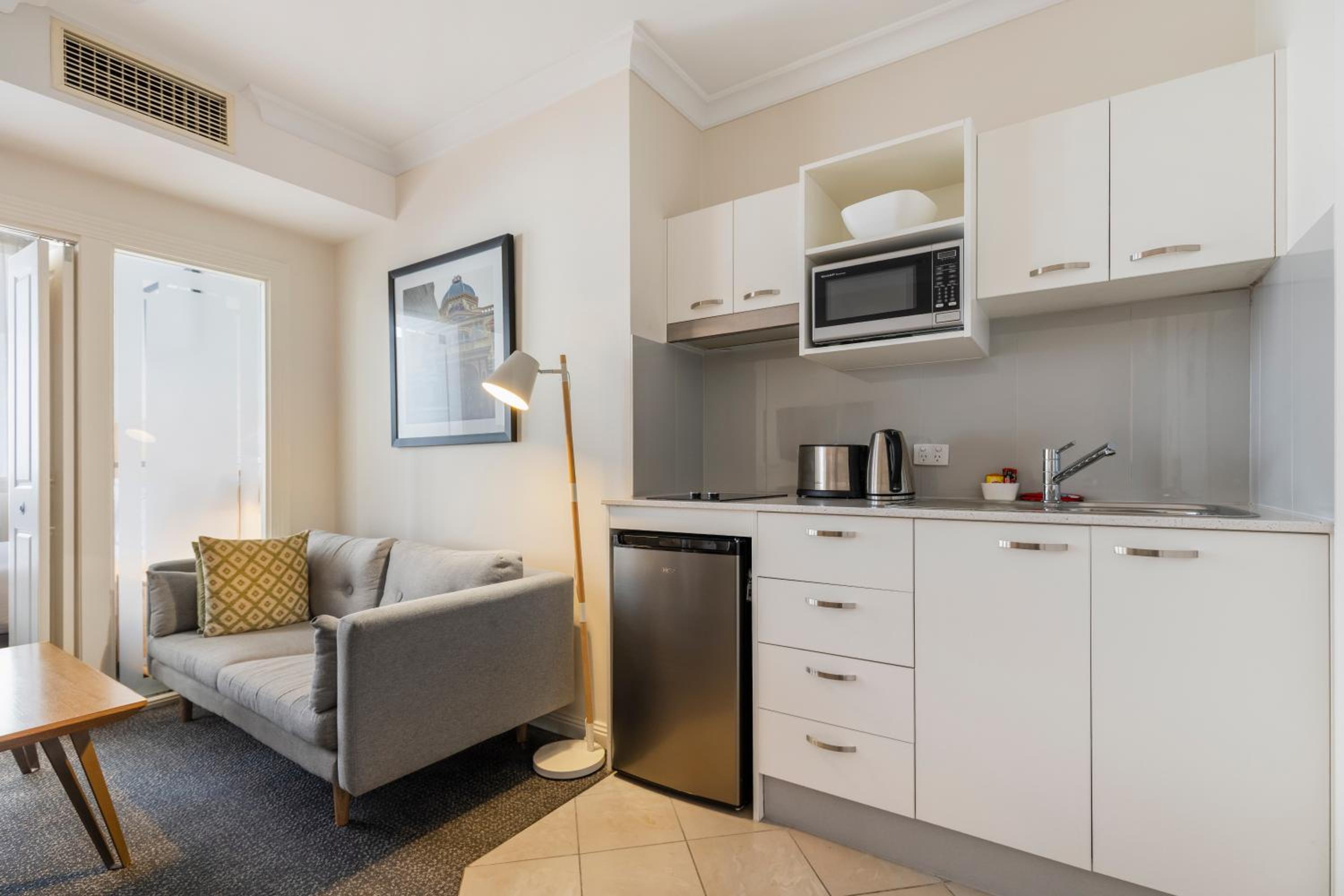 Deluxe One-Bedroom Apartment