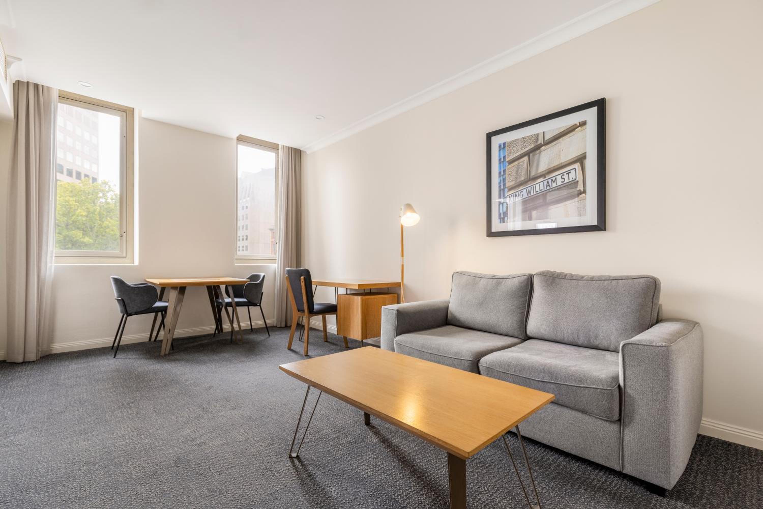 Deluxe One-Bedroom Apartment