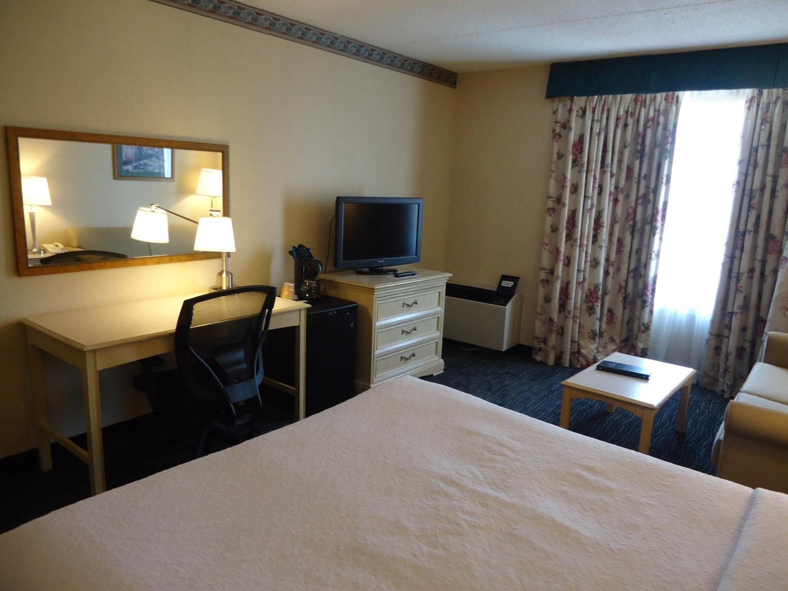 Queen Room -  Non-Smoking - Photo 2