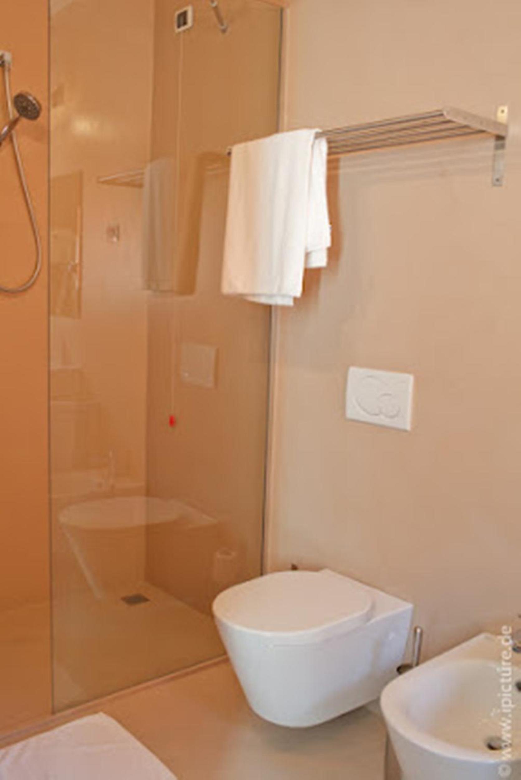 Double or Twin Room - Photo 2