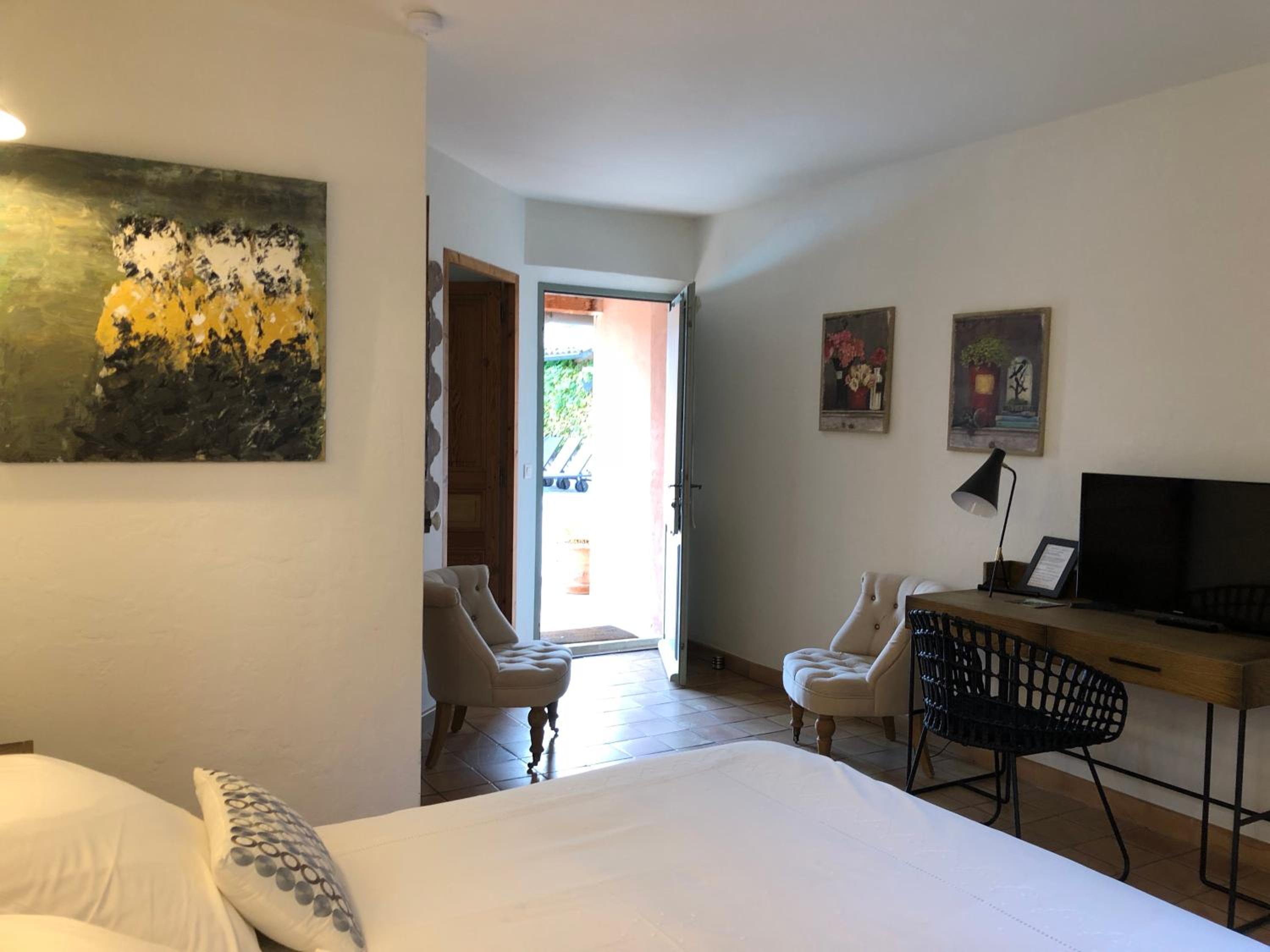 Double Room with Private Bathroom photo 3