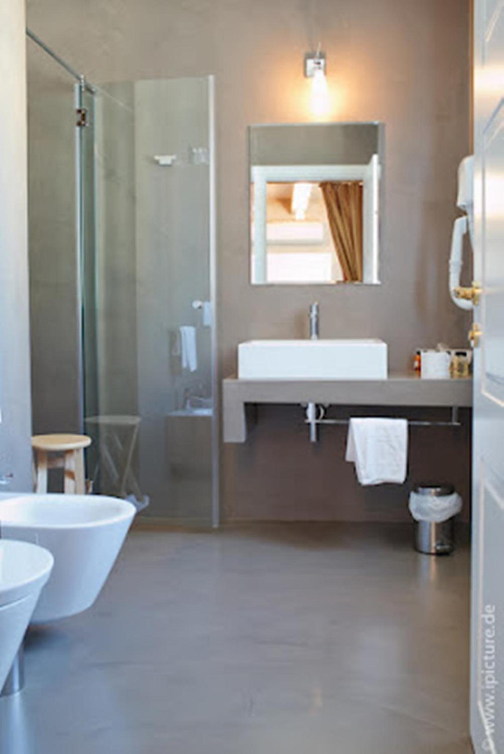 Double or Twin Room with Lake View - Photo 5