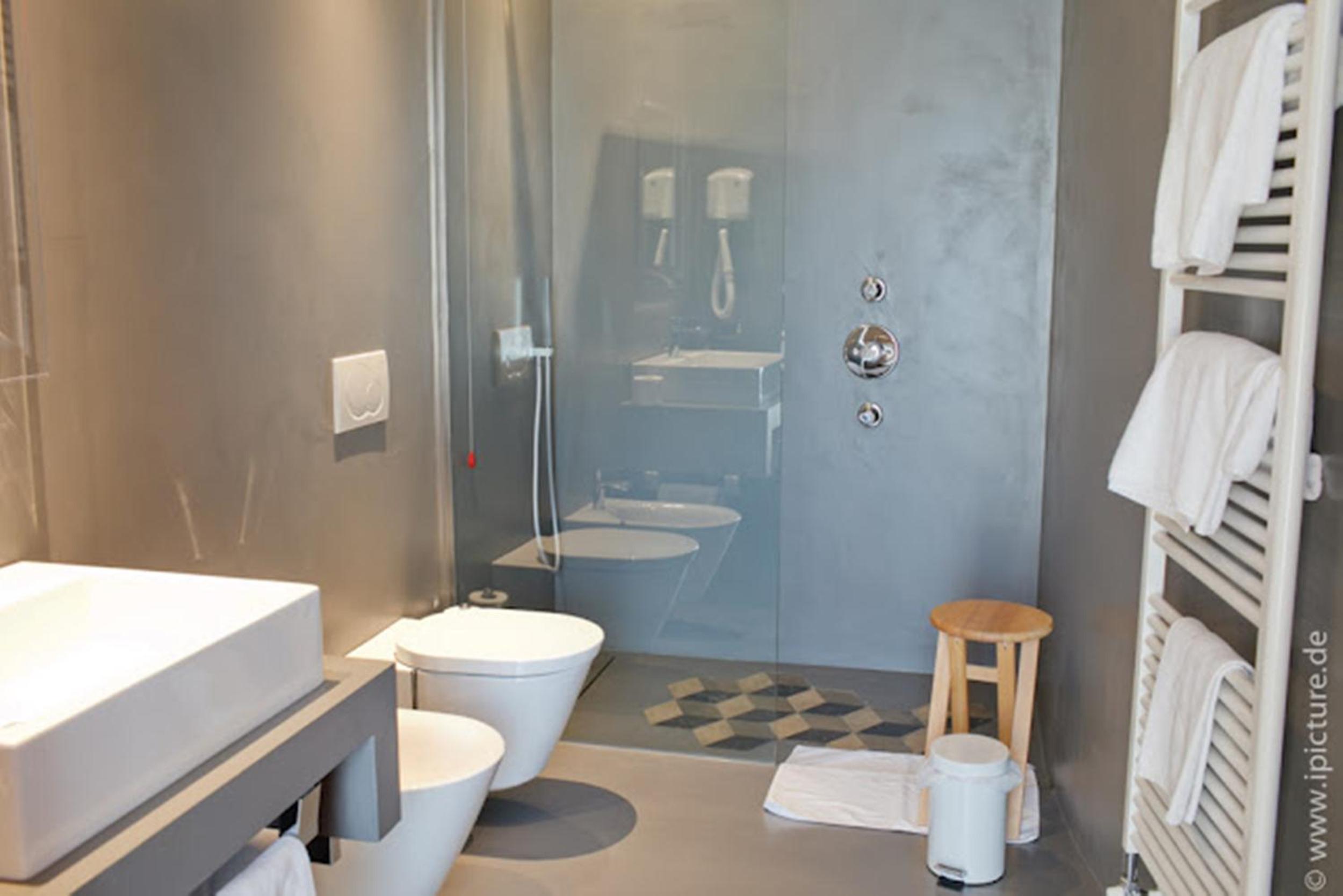 Double or Twin Room with Lake View - Photo 2