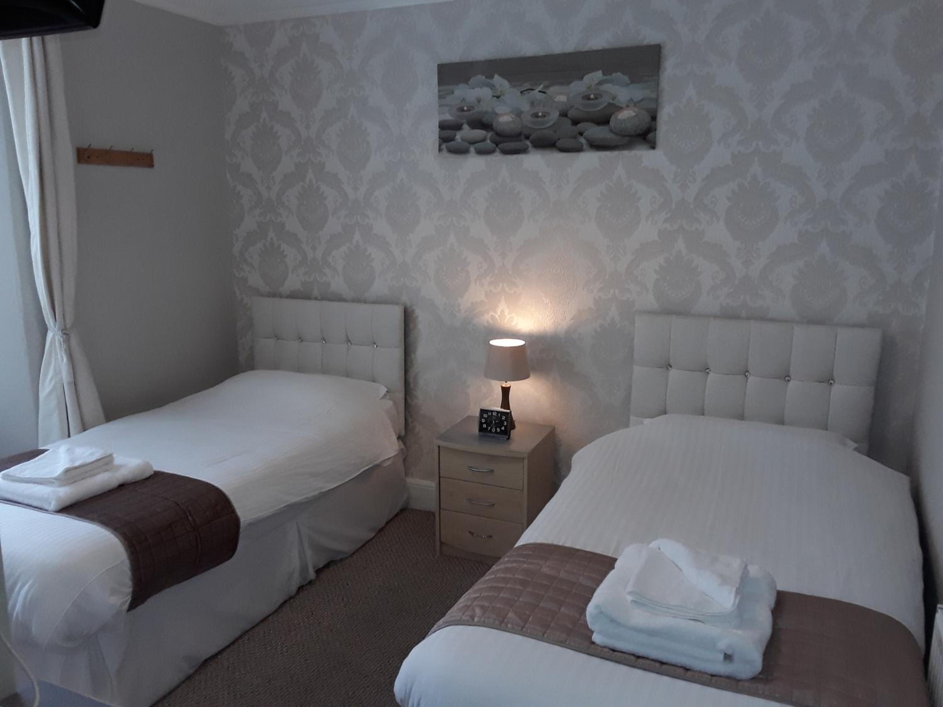Twin Room with Shower