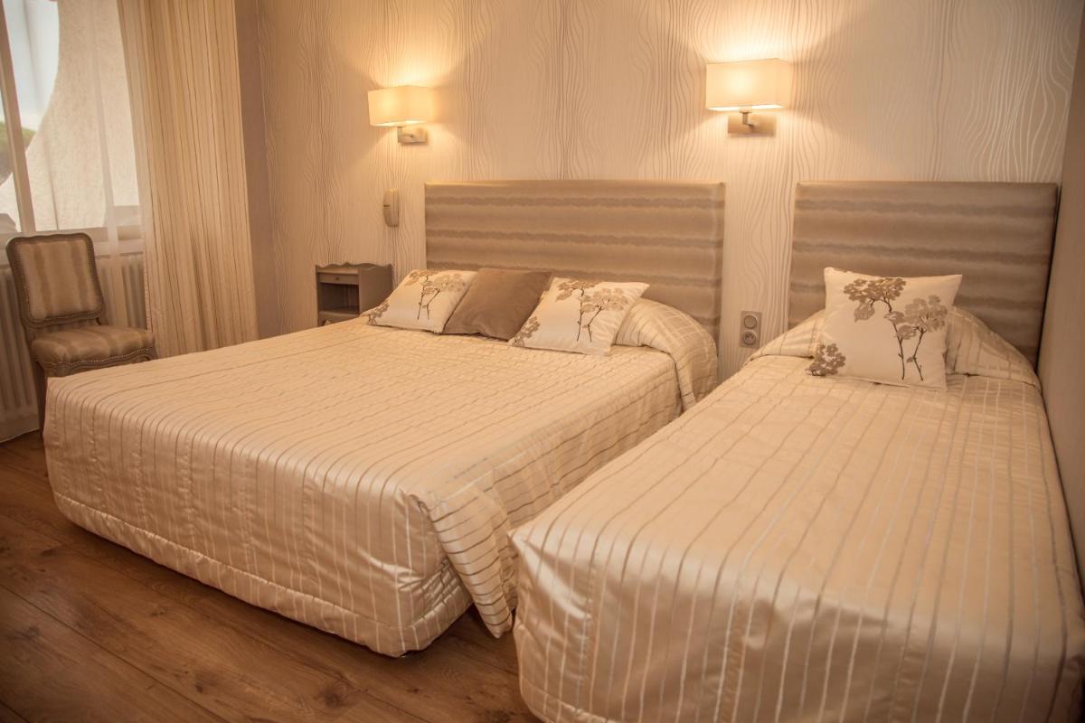 Standard Double Room - Pond Front View and Terrace photo 2