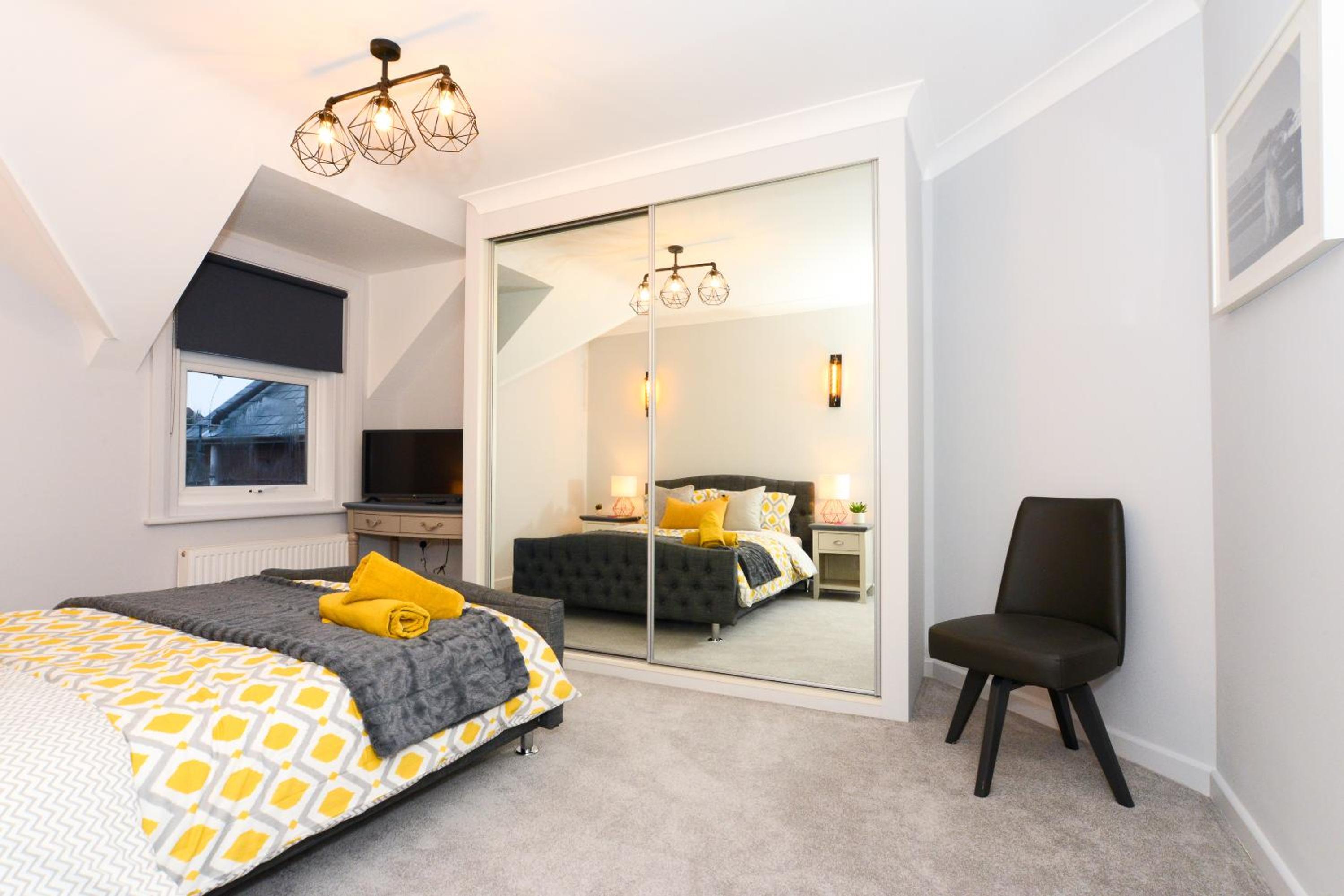 Two-Bedroom Apartment - Photo 25