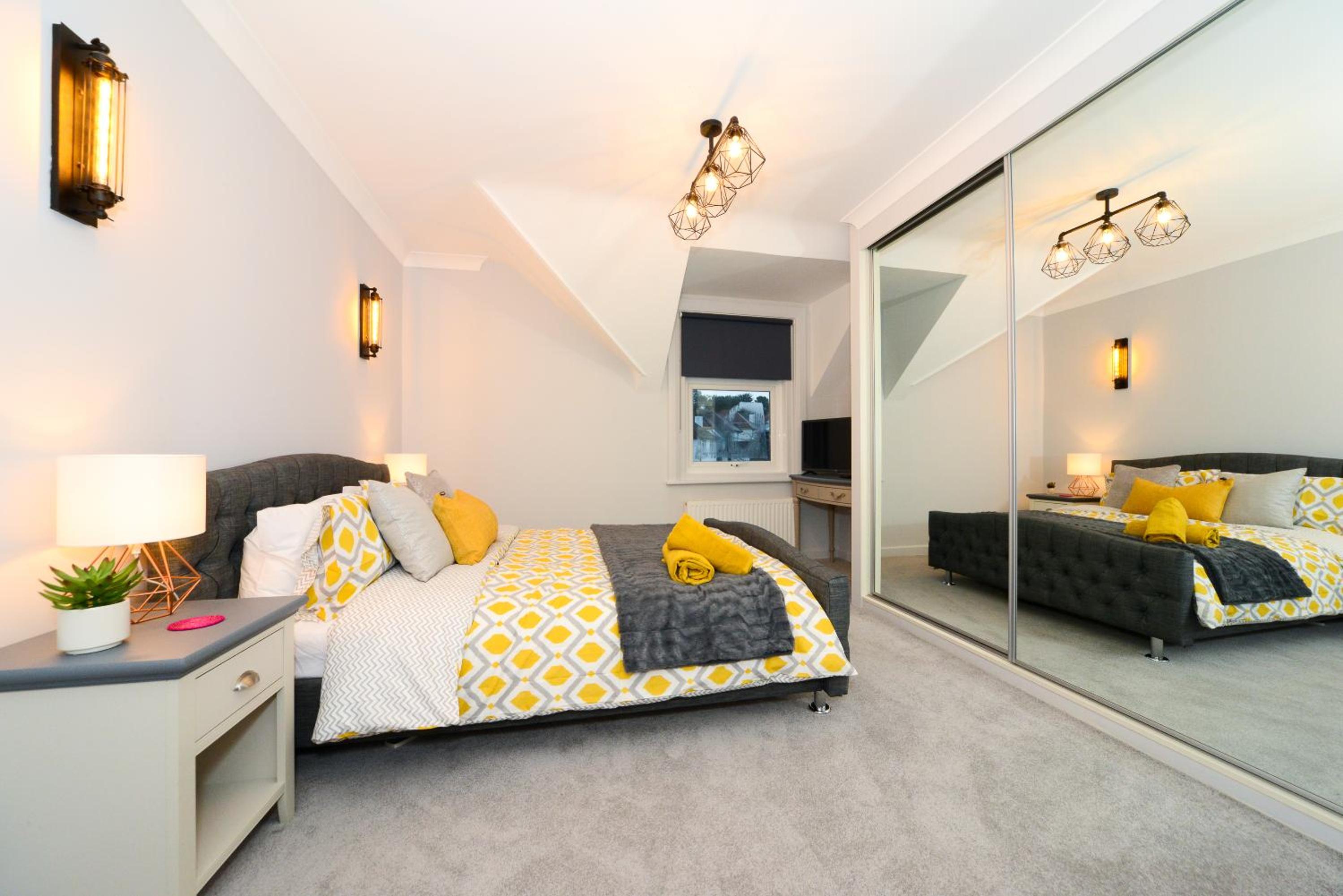 Two-Bedroom Apartment - Photo 23