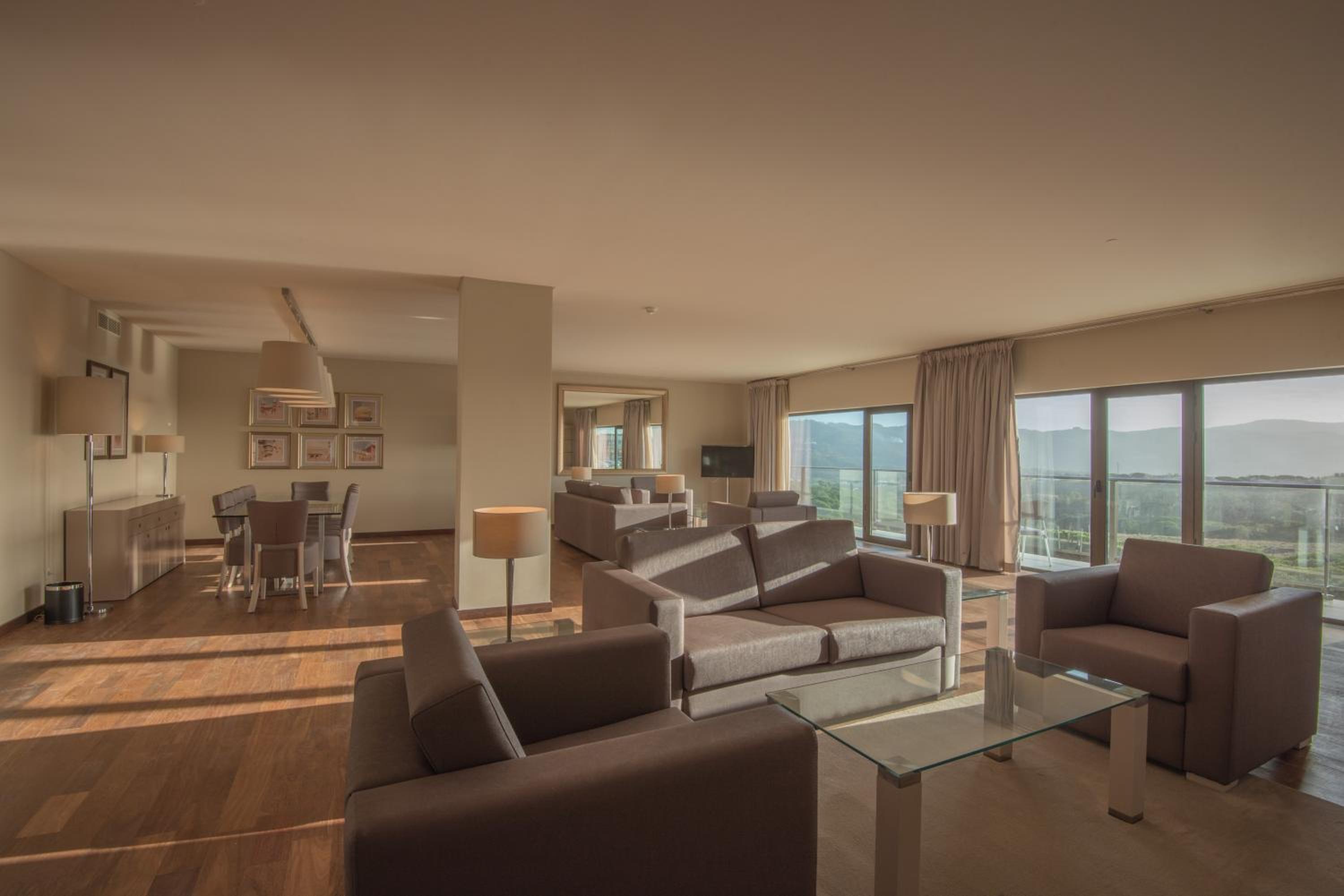 Two-Bedroom Apartment (5 Adults)