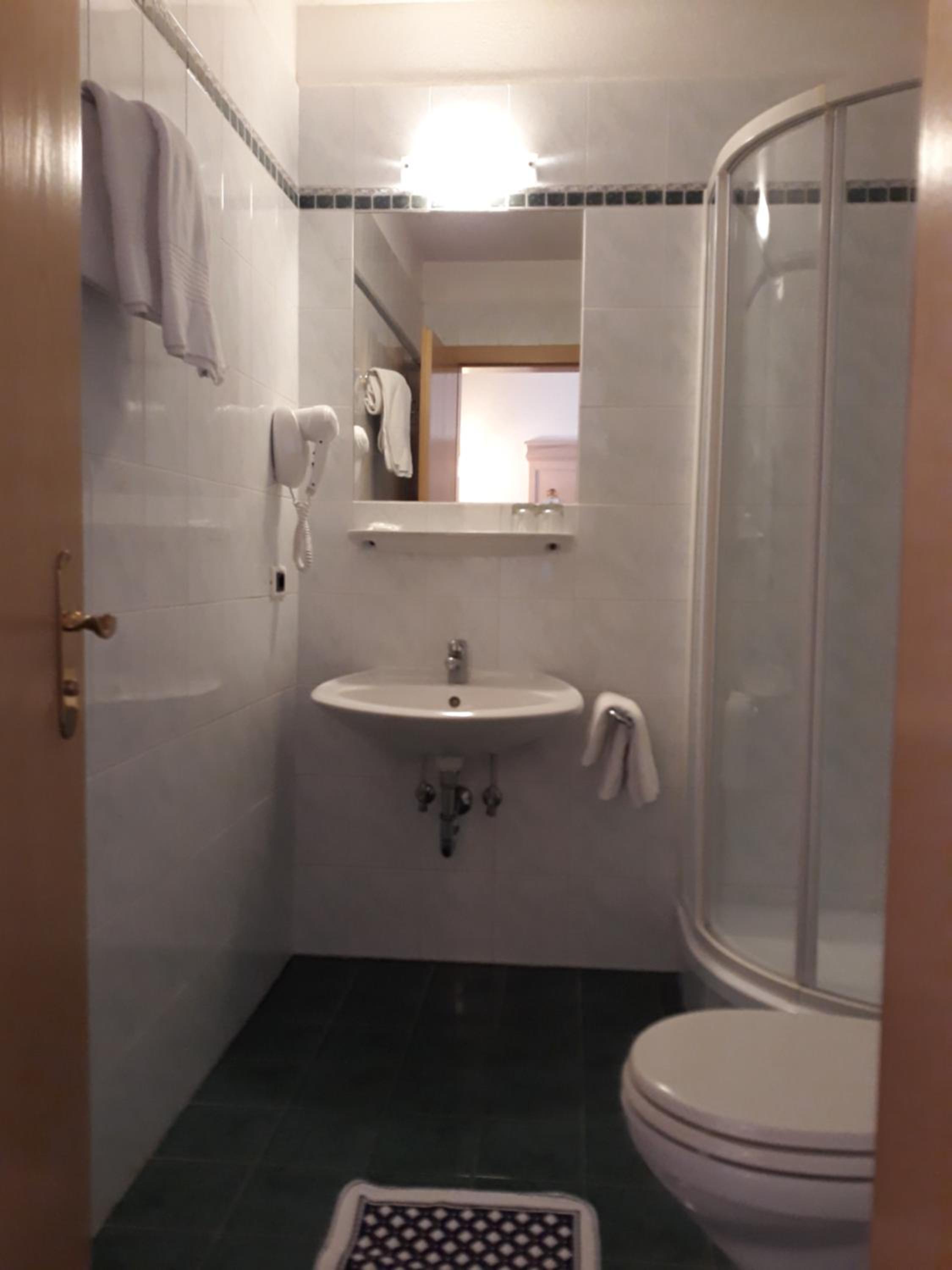 Comfort Triple Room with Shower - Photo 12