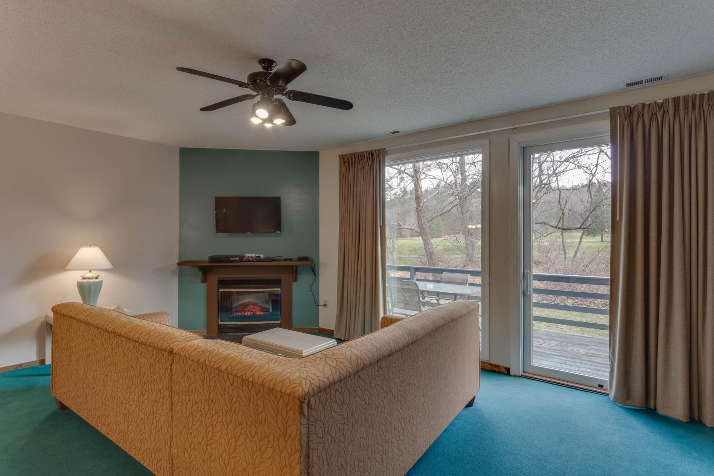 Comfort Family Room photo 3