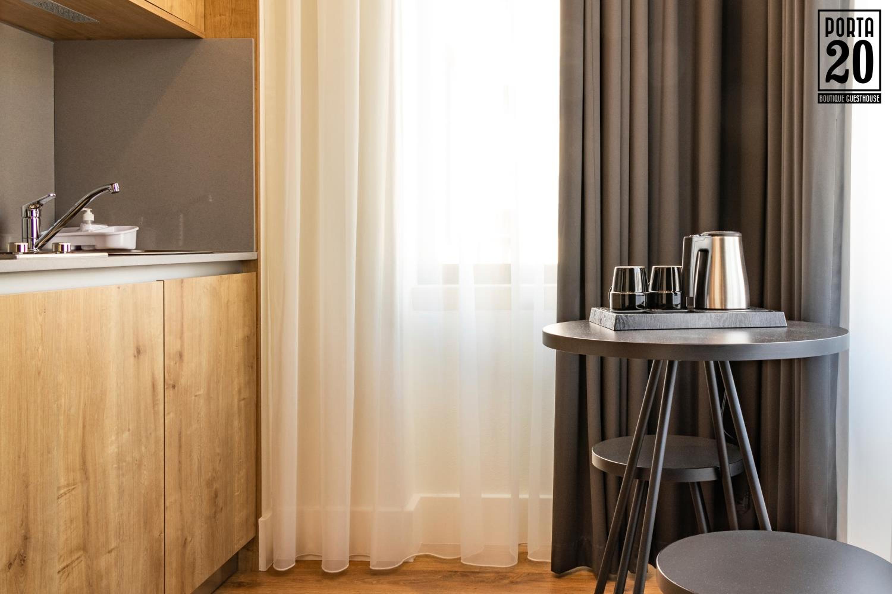 Twin Room - Photo 8