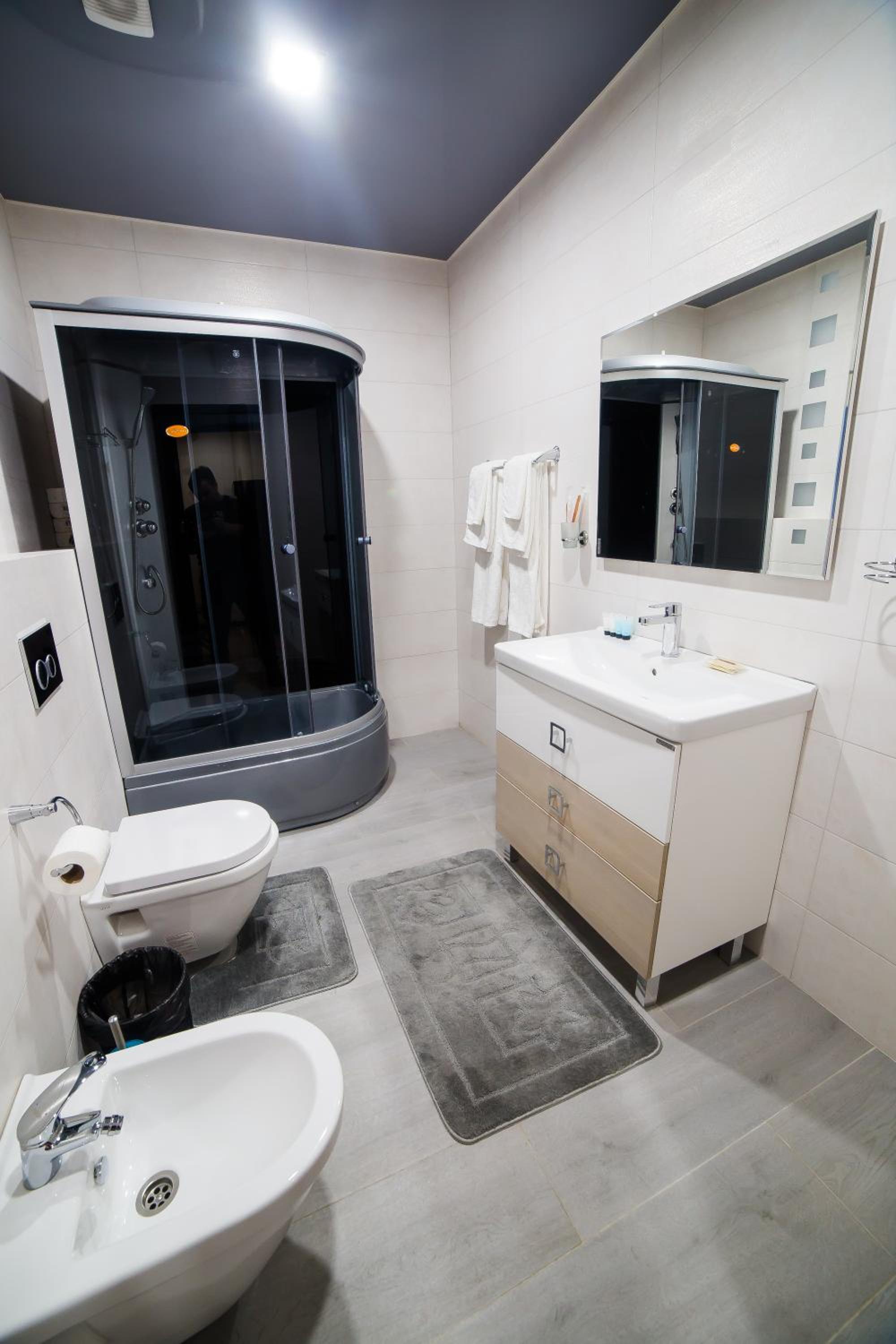 Suite - Photo 9