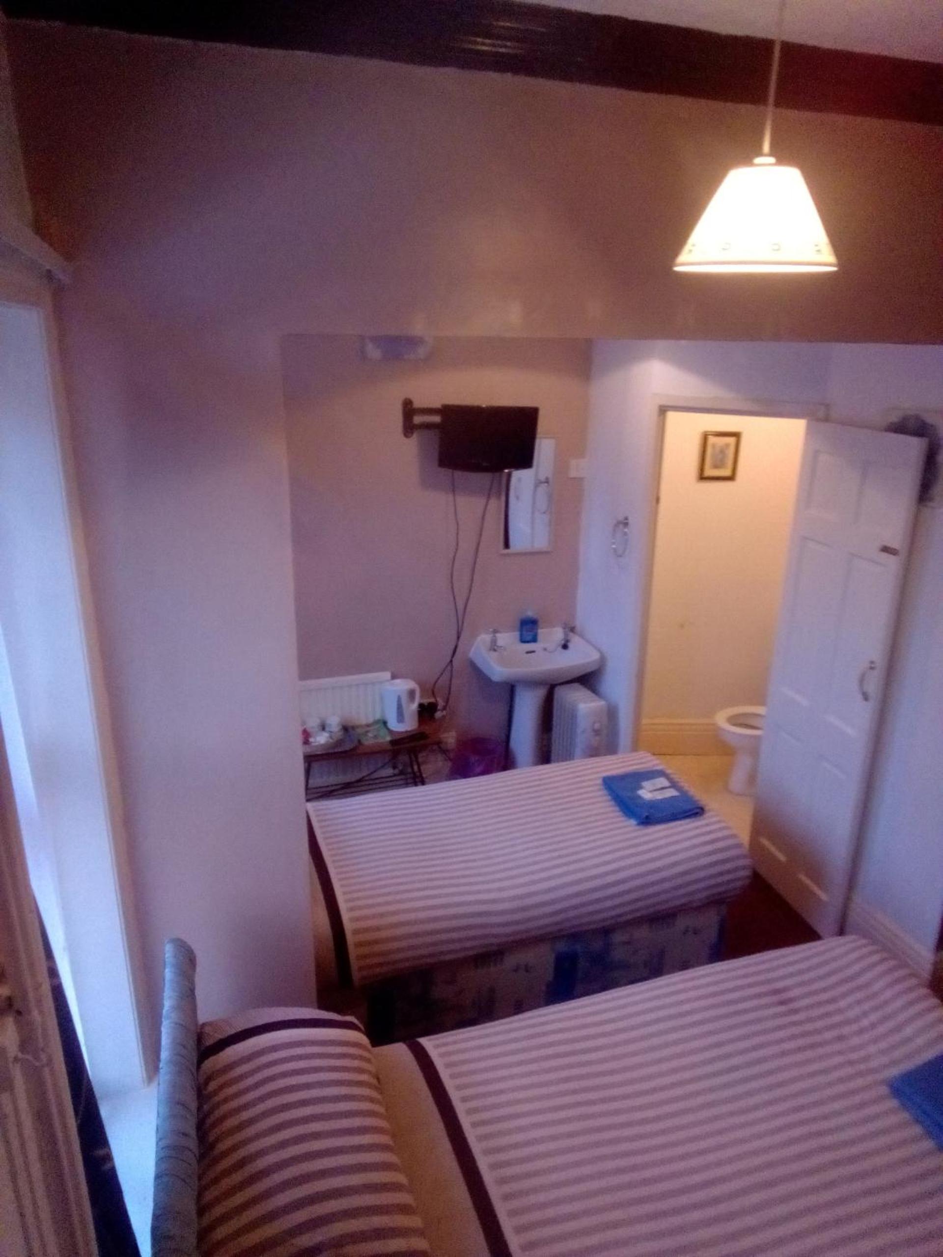 Triple Room with Private Bathroom - Photo 5