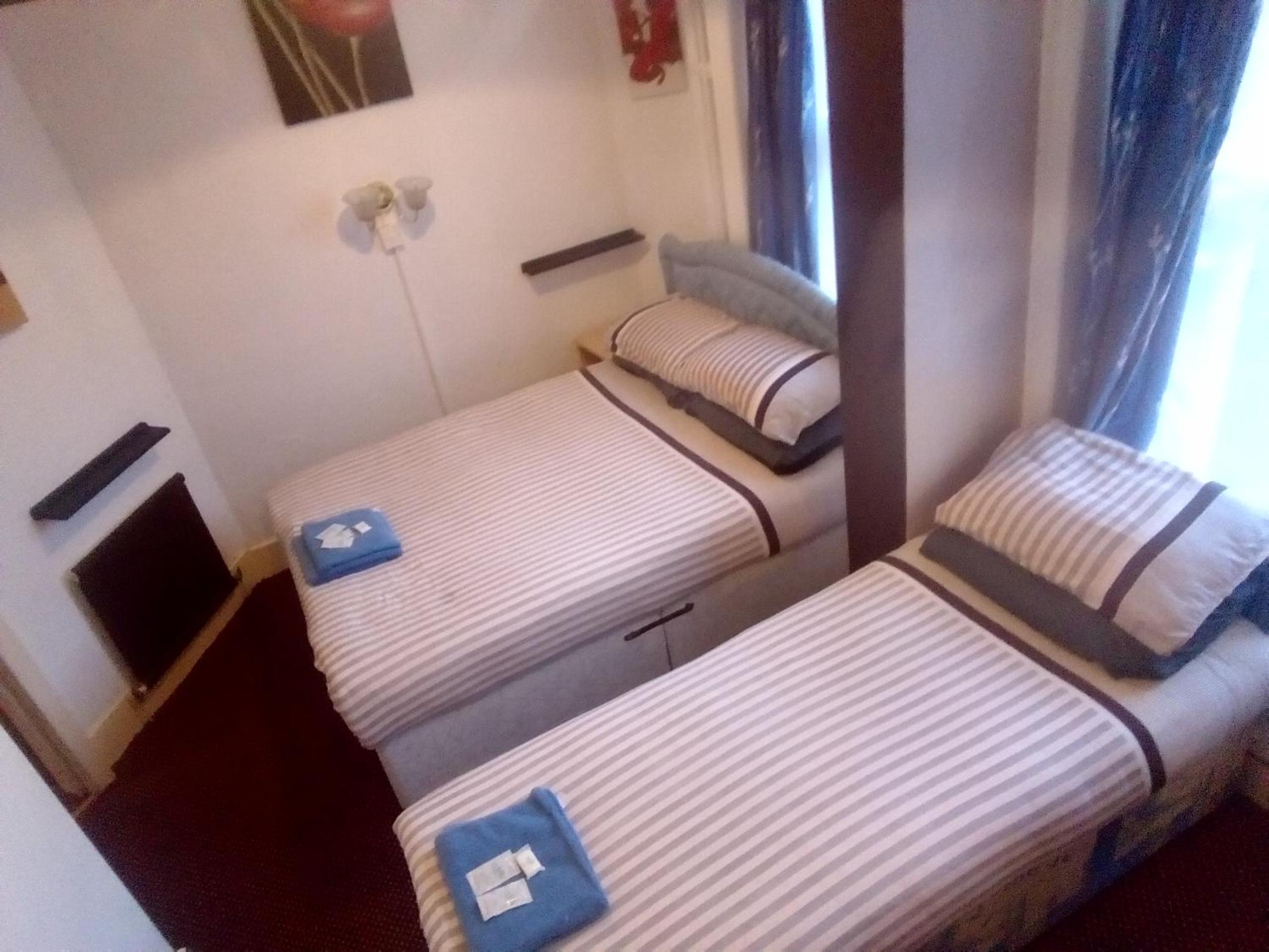 Triple Room with Private Bathroom - Photo 9
