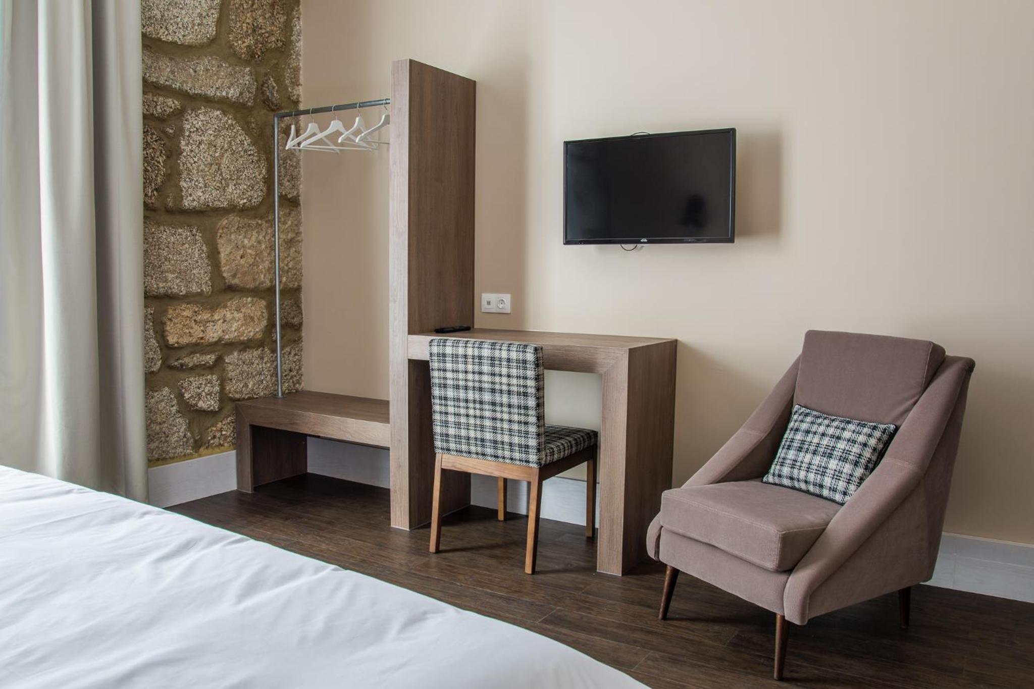 Standard Double or Twin Room - Photo 2