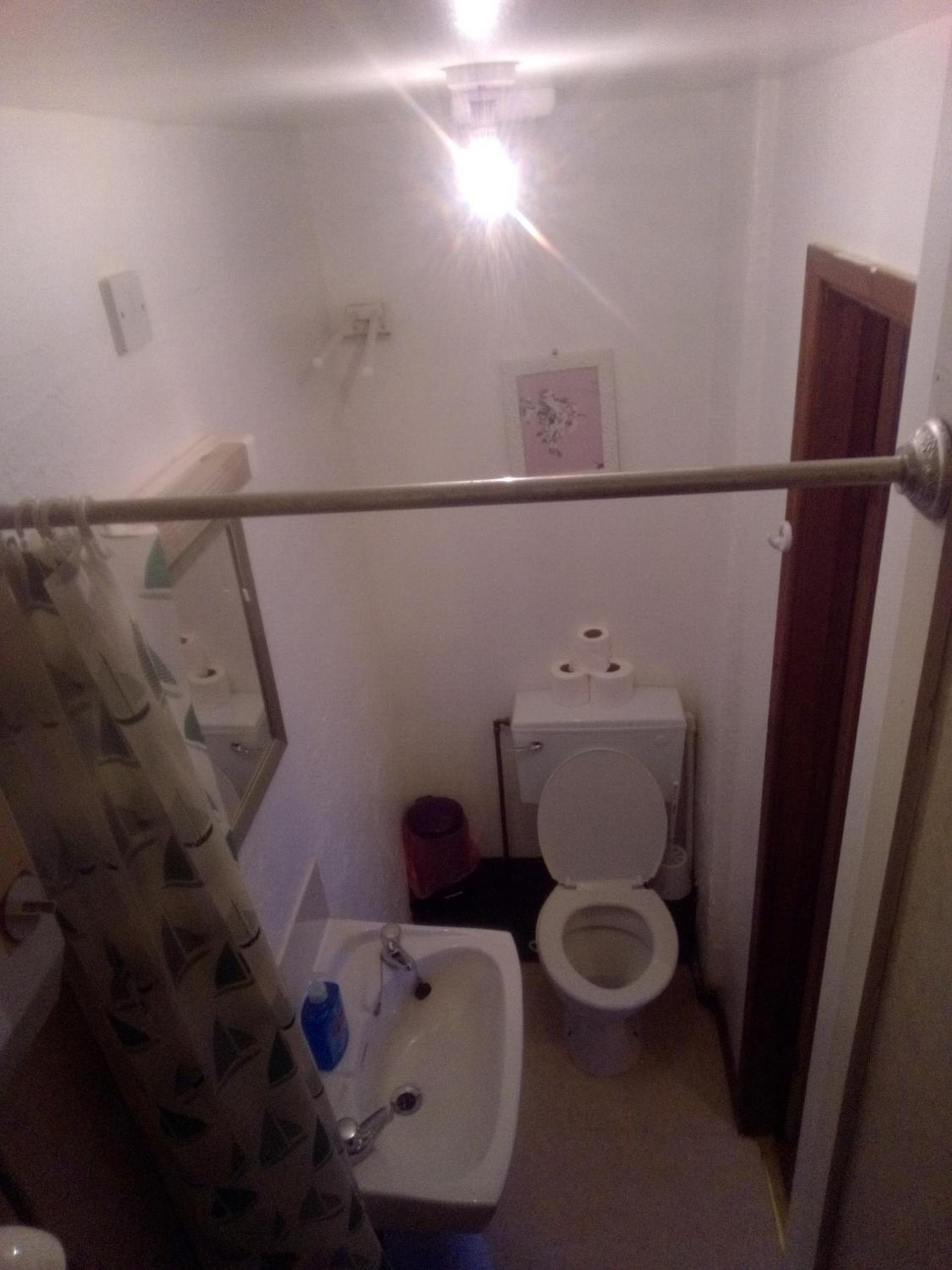 Double Room with Private Bathroom - Photo 11