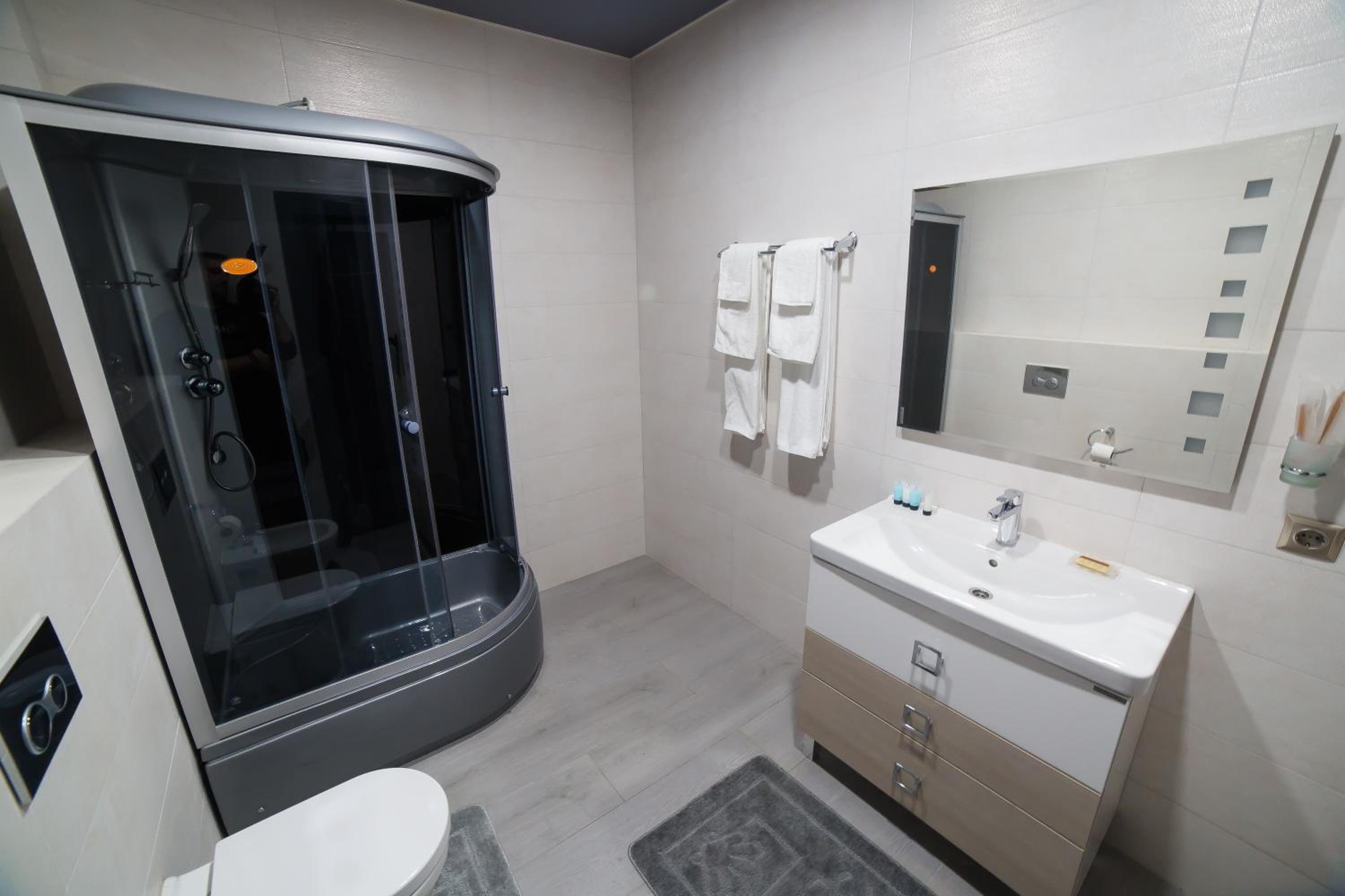 Suite - Photo 8