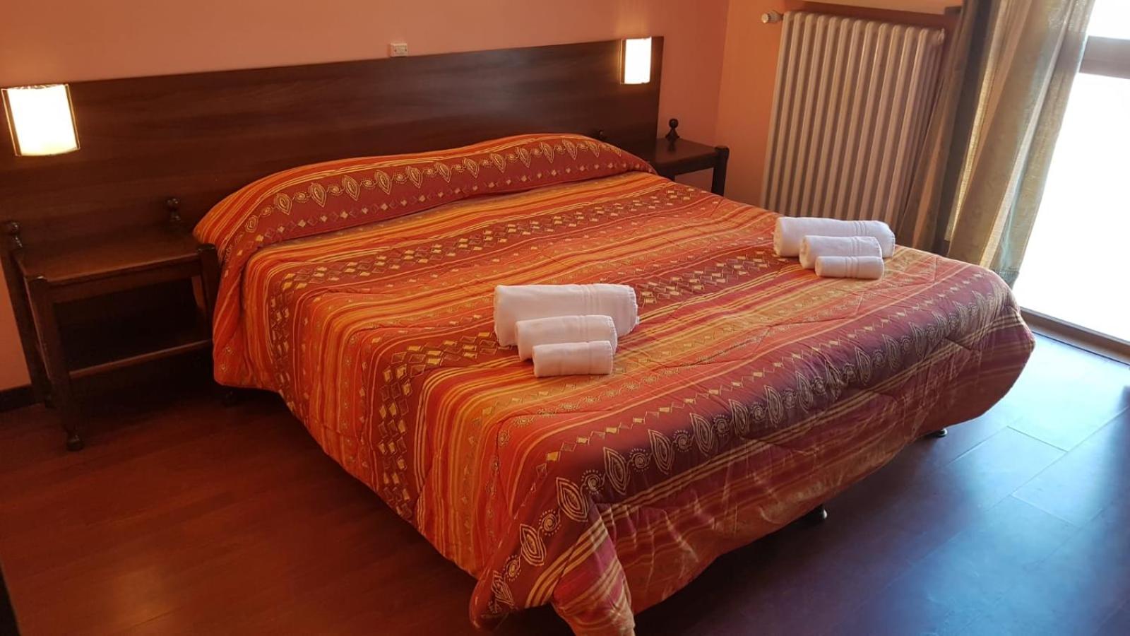 Double or Twin Room with Private Bathroom photo 2