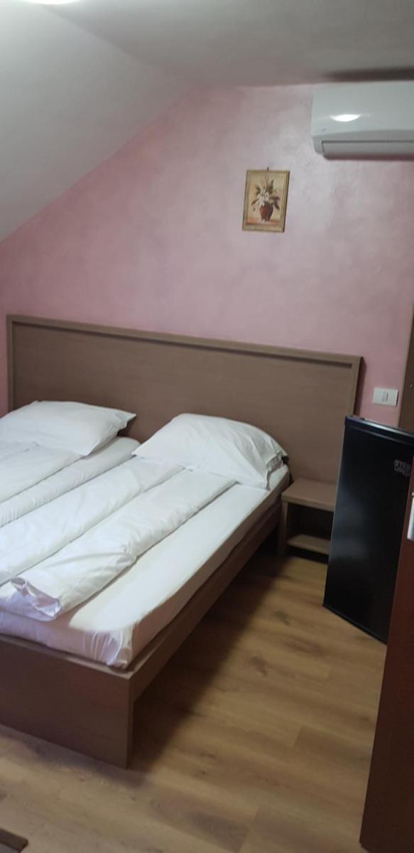 Economy Twin Room photo 2