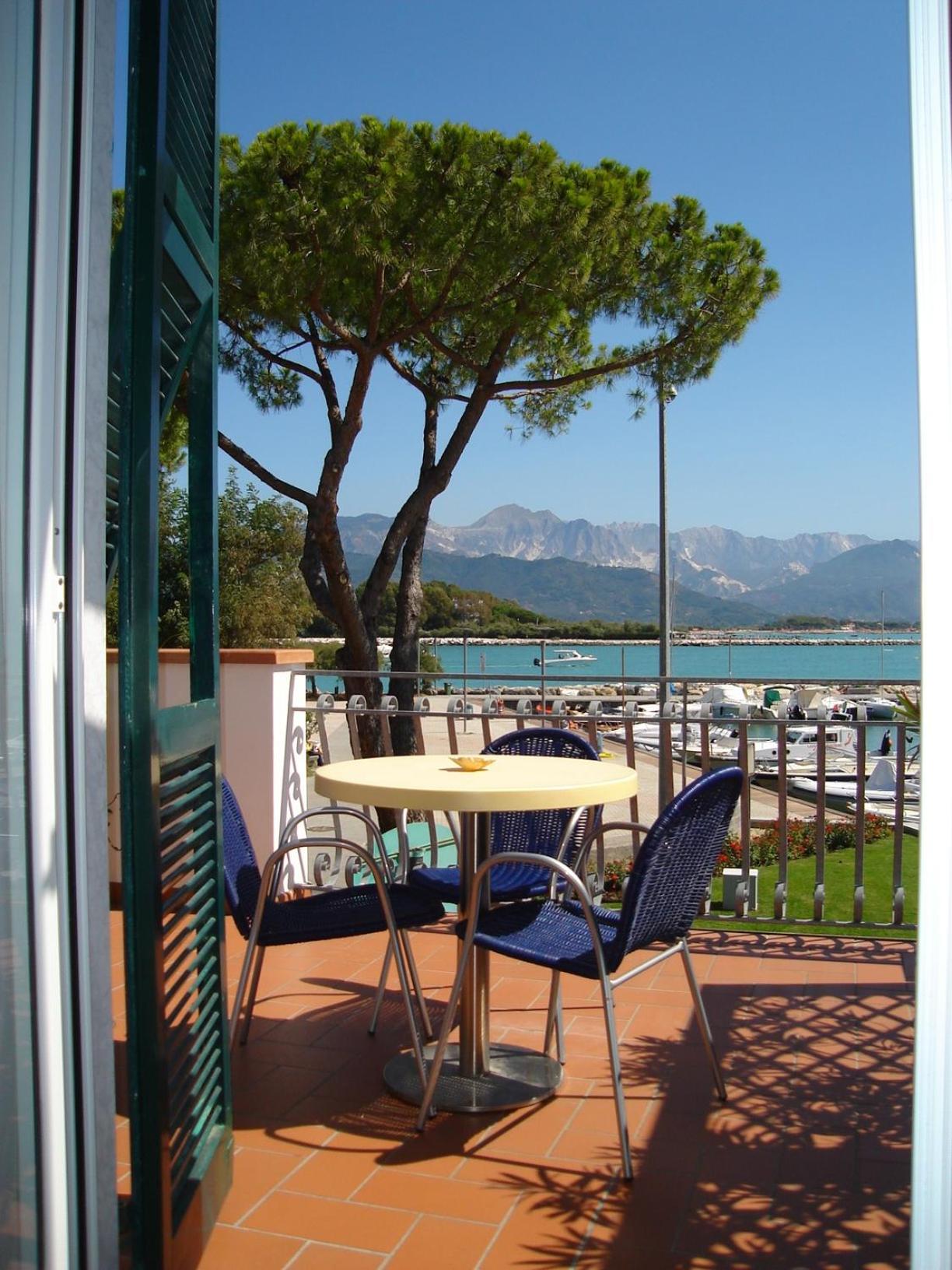 Double or Twin Room with Balcony - Photo 7