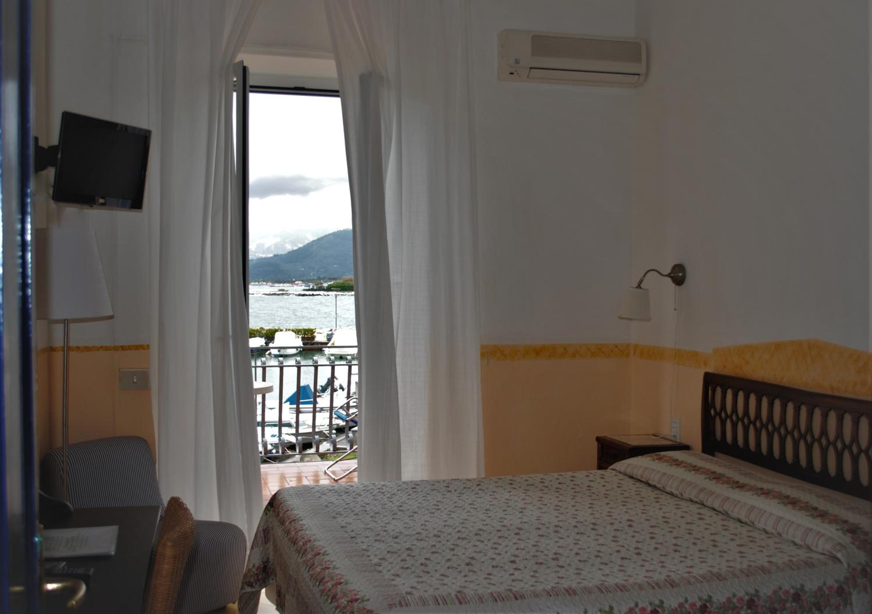 Double or Twin Room with Balcony - Photo 5
