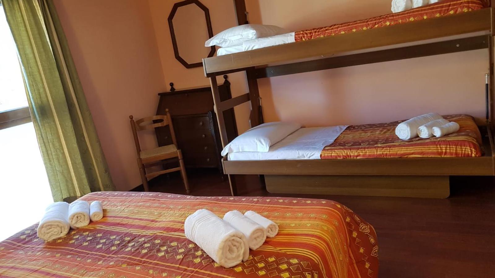 Quadruple Room with Private Bathroom photo 3