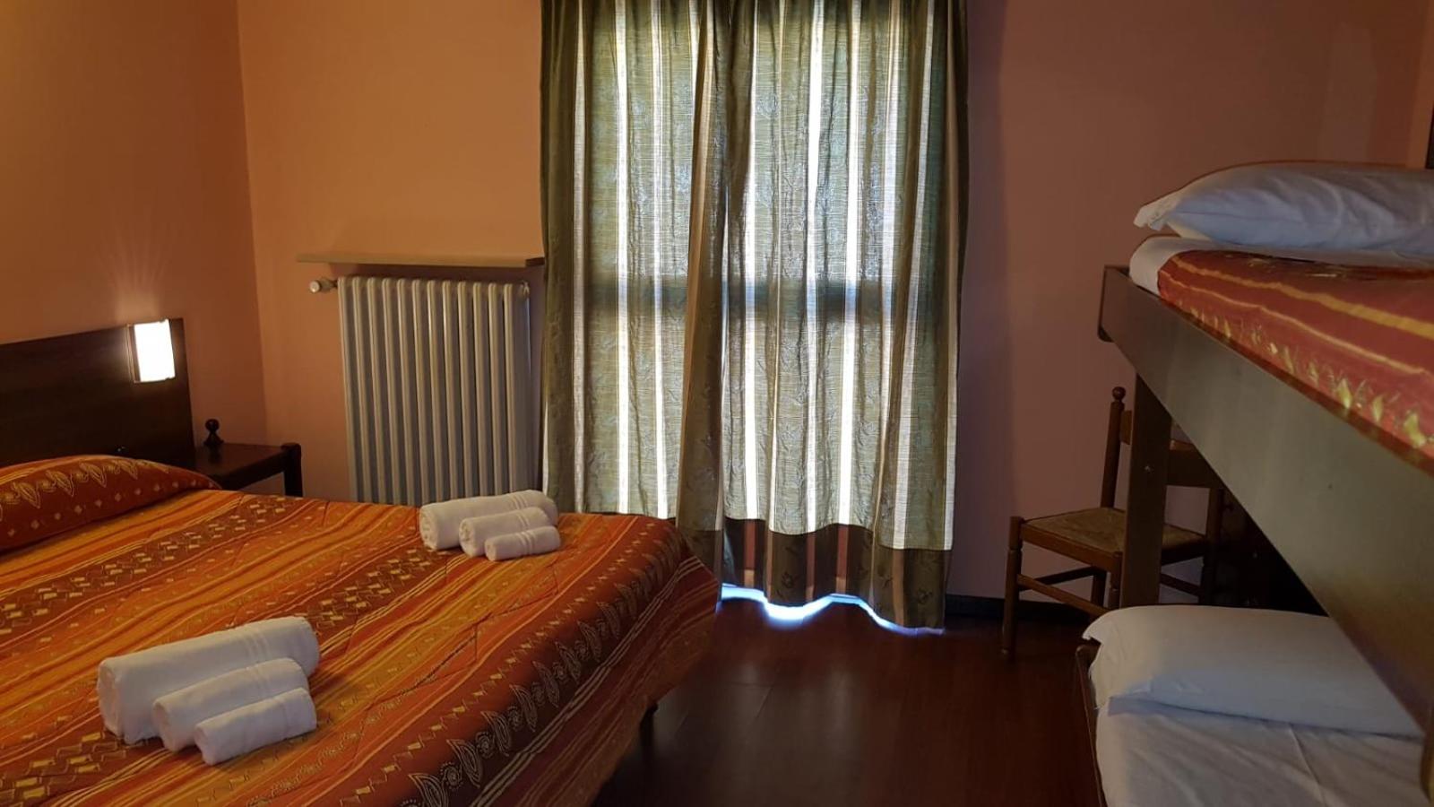 Quadruple Room with Private Bathroom photo 2
