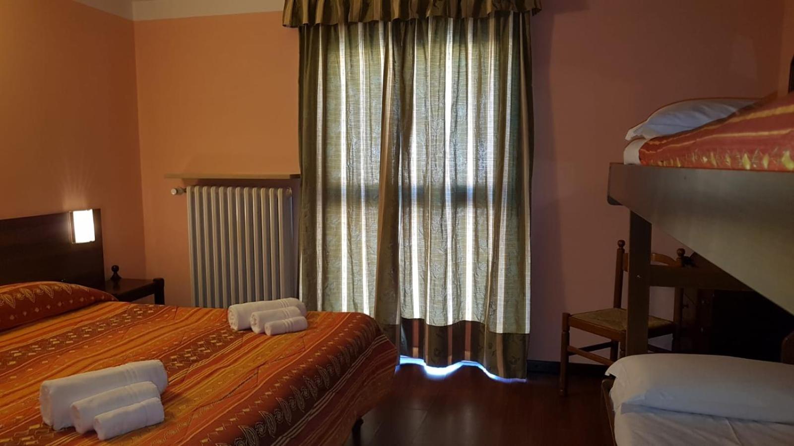 Quadruple Room with Private Bathroom photo 1