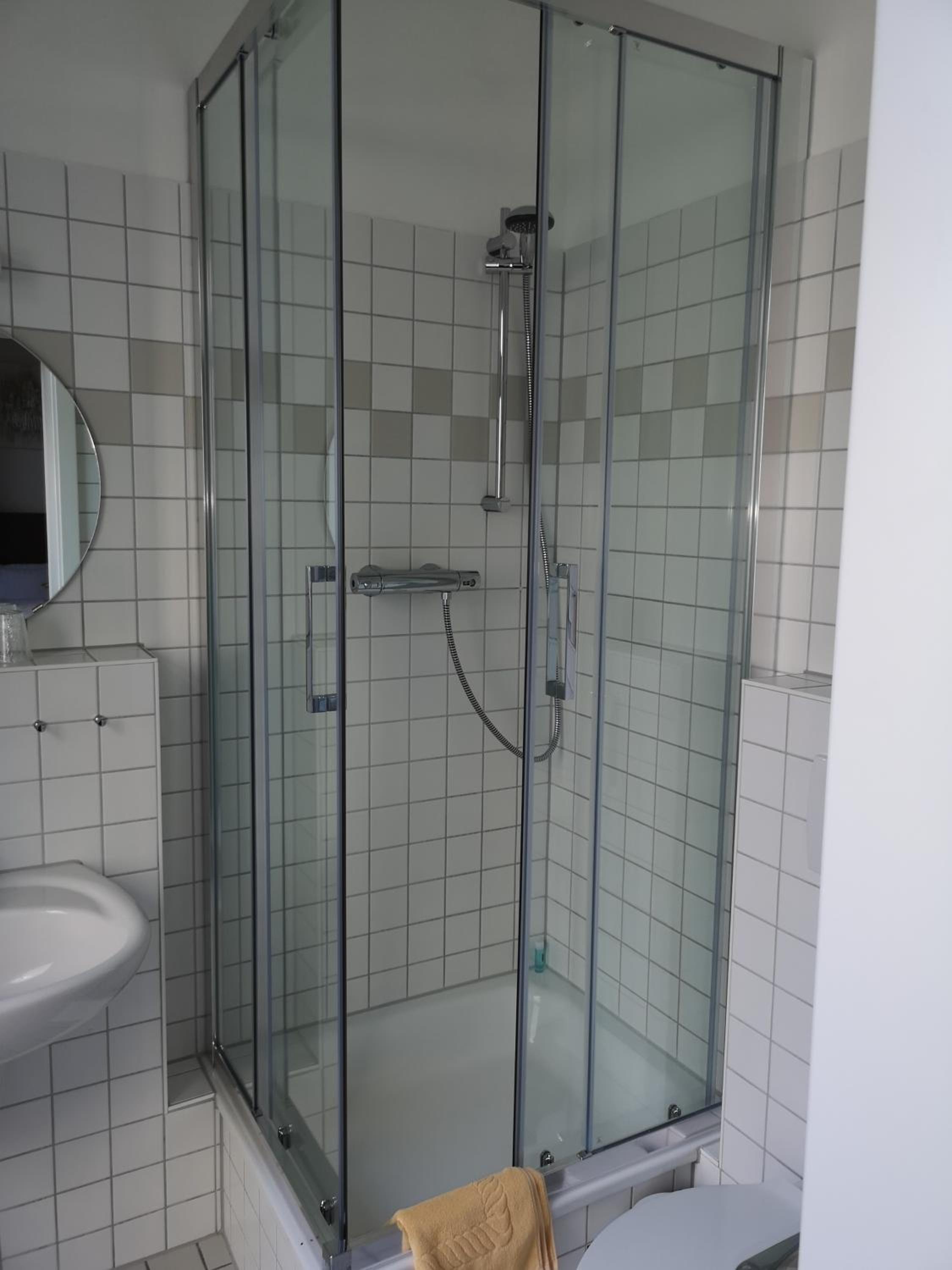 Standard Double Room - Photo 3