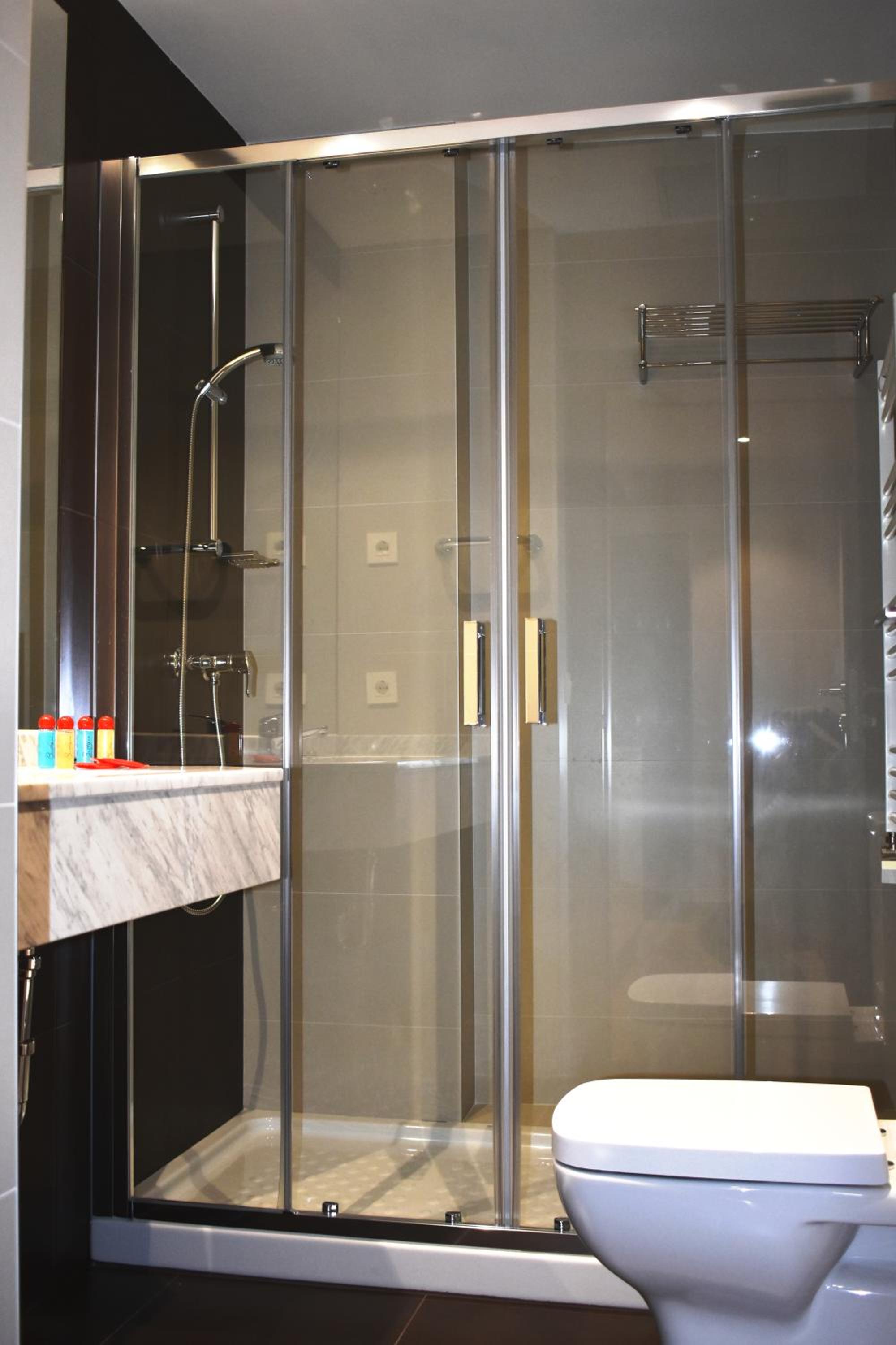 Standard Apartment (2 Adults + 2 Children) - Photo 3