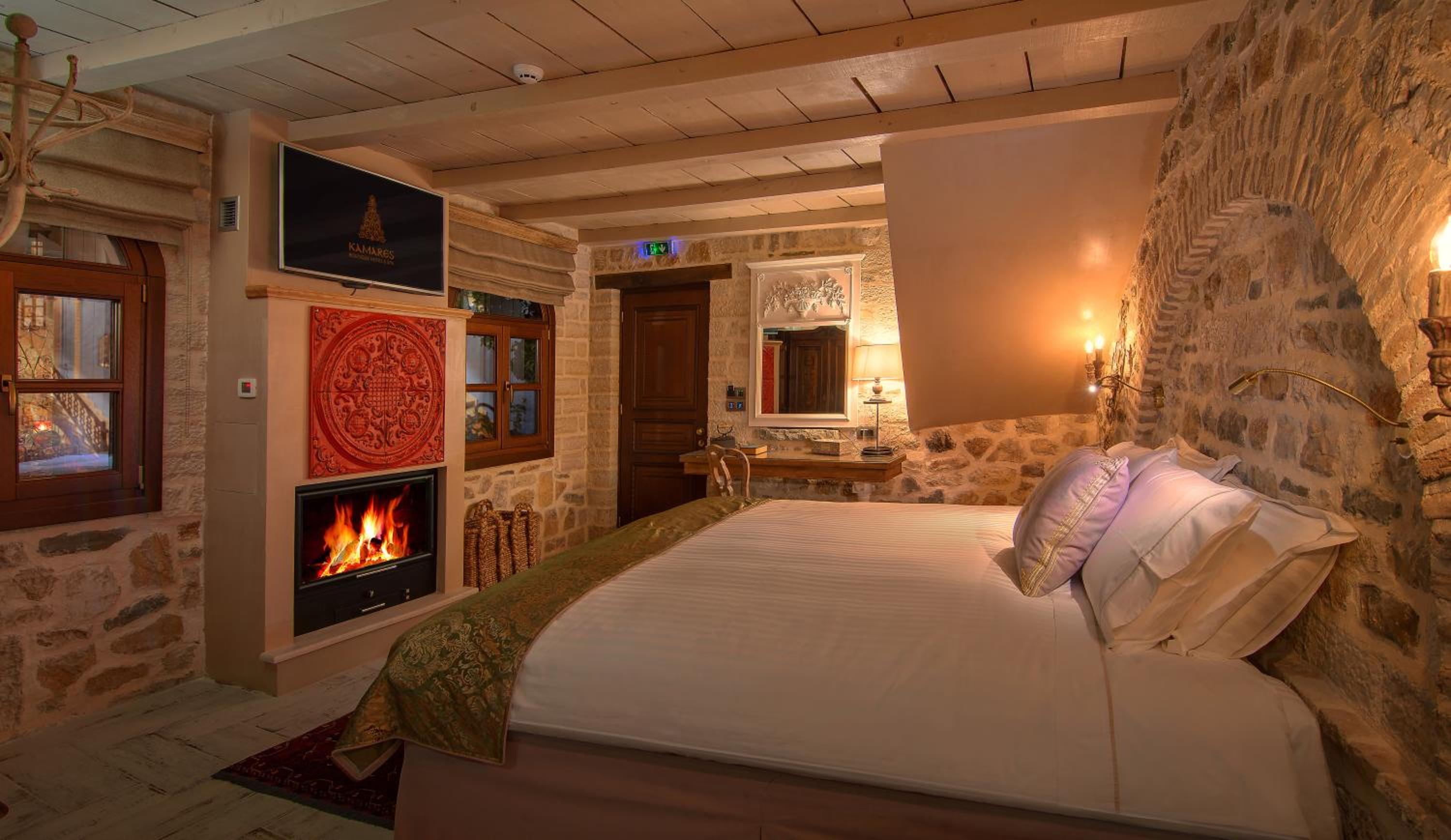 Deluxe King Room - Photo 3