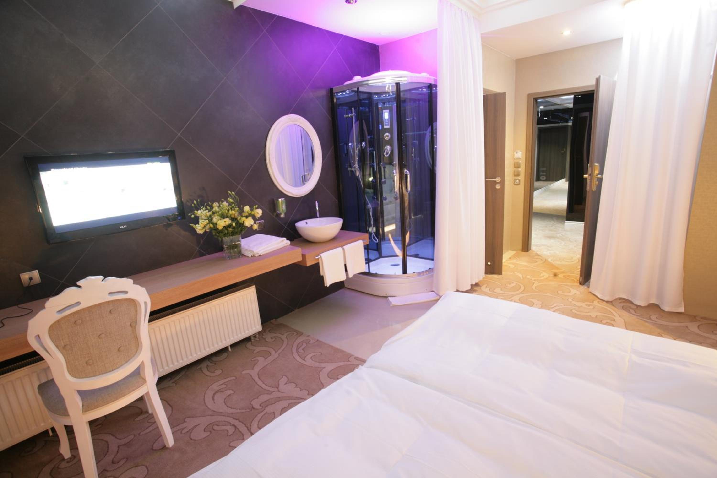 Double Room - Photo 22