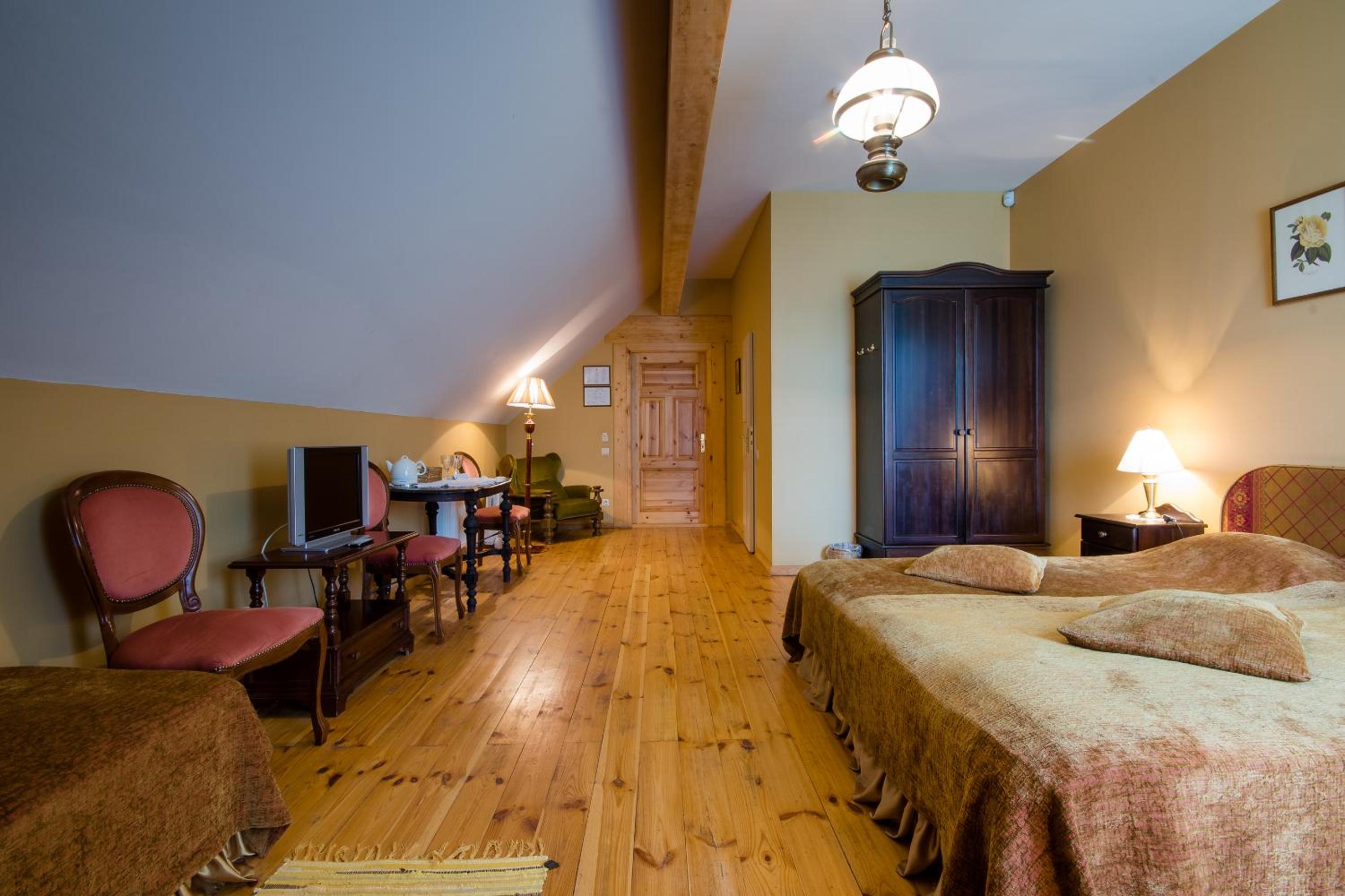 Suite - Photo 7