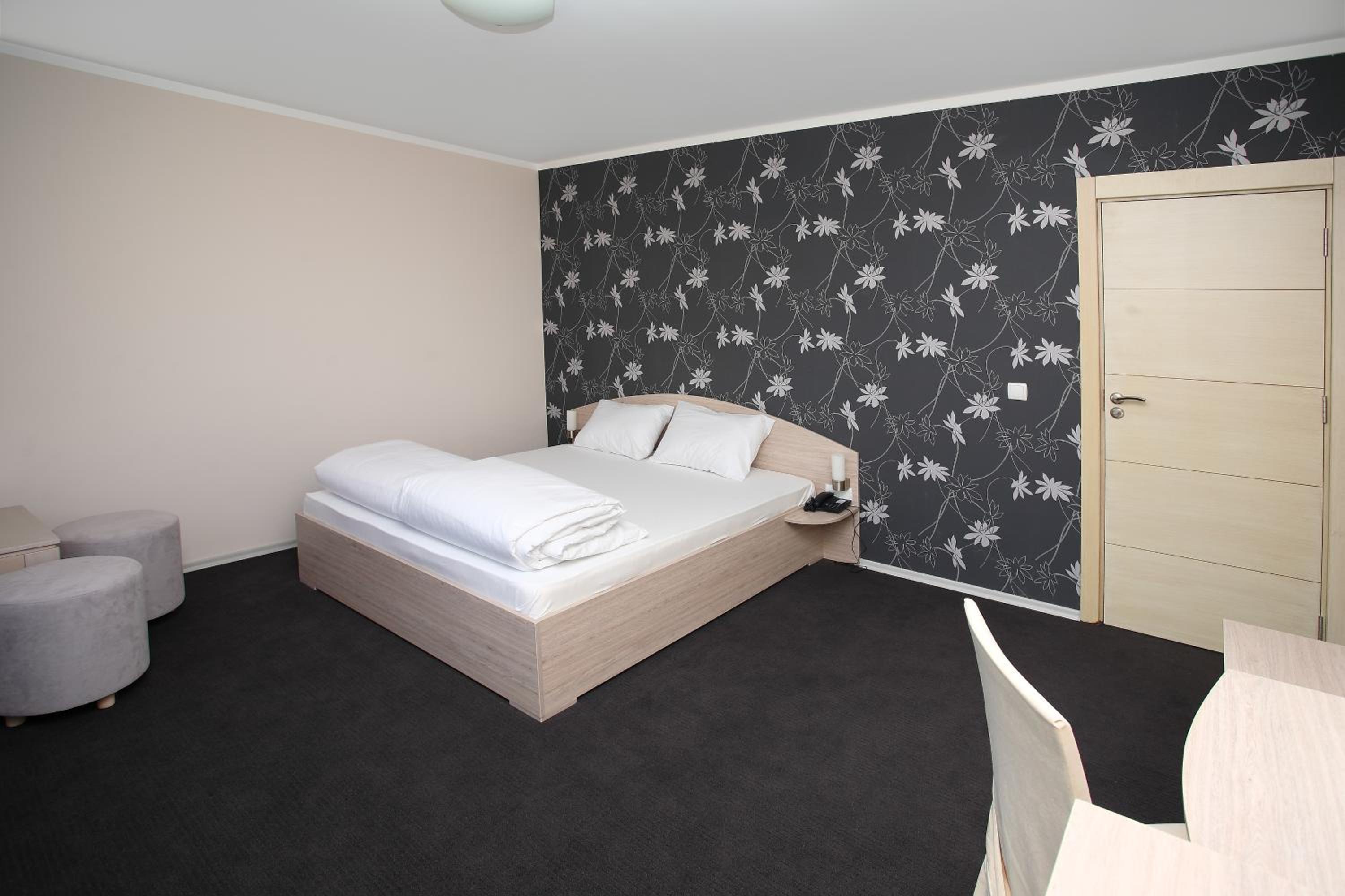 Double or Twin Room - Photo 5