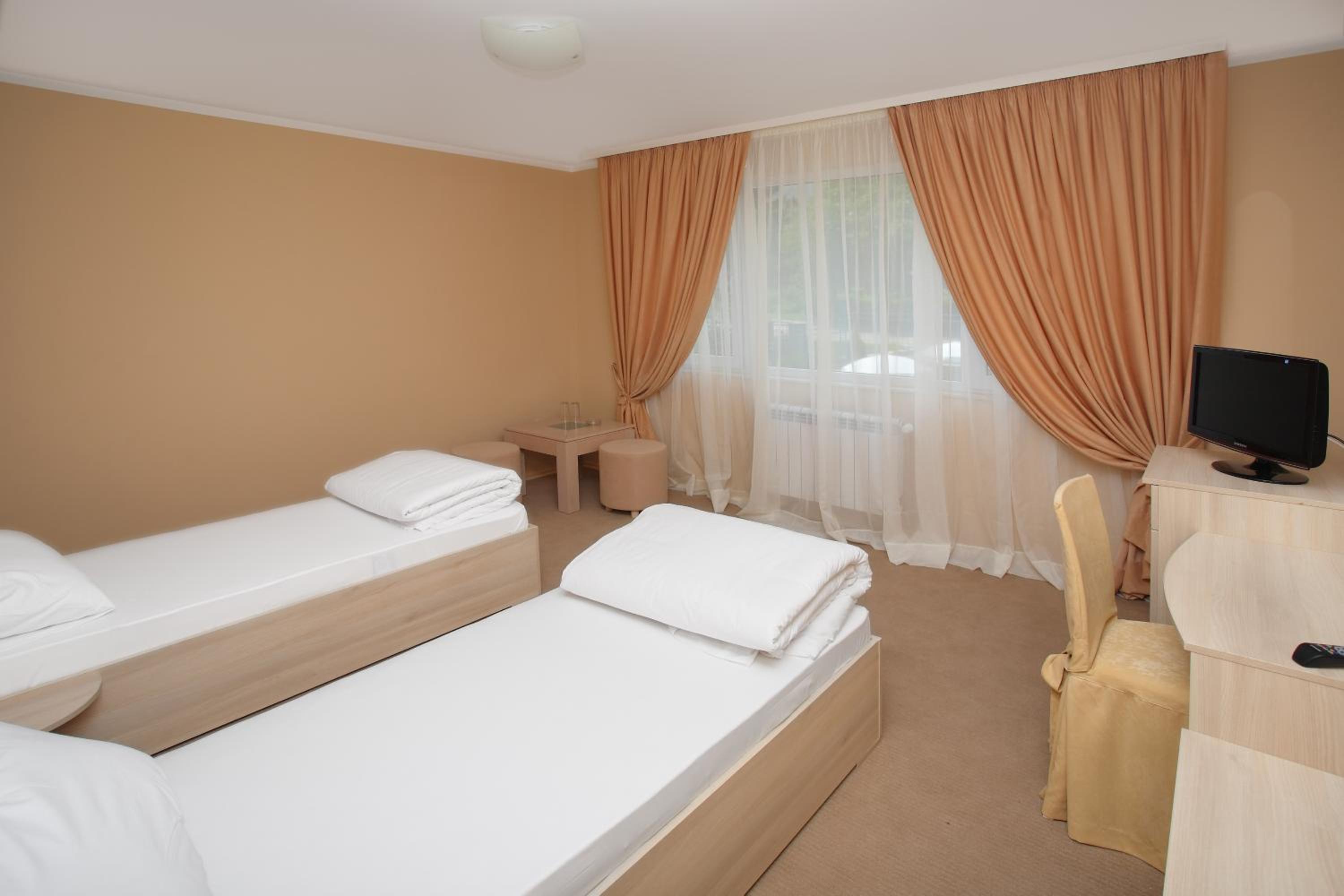 Double or Twin Room - Photo 7