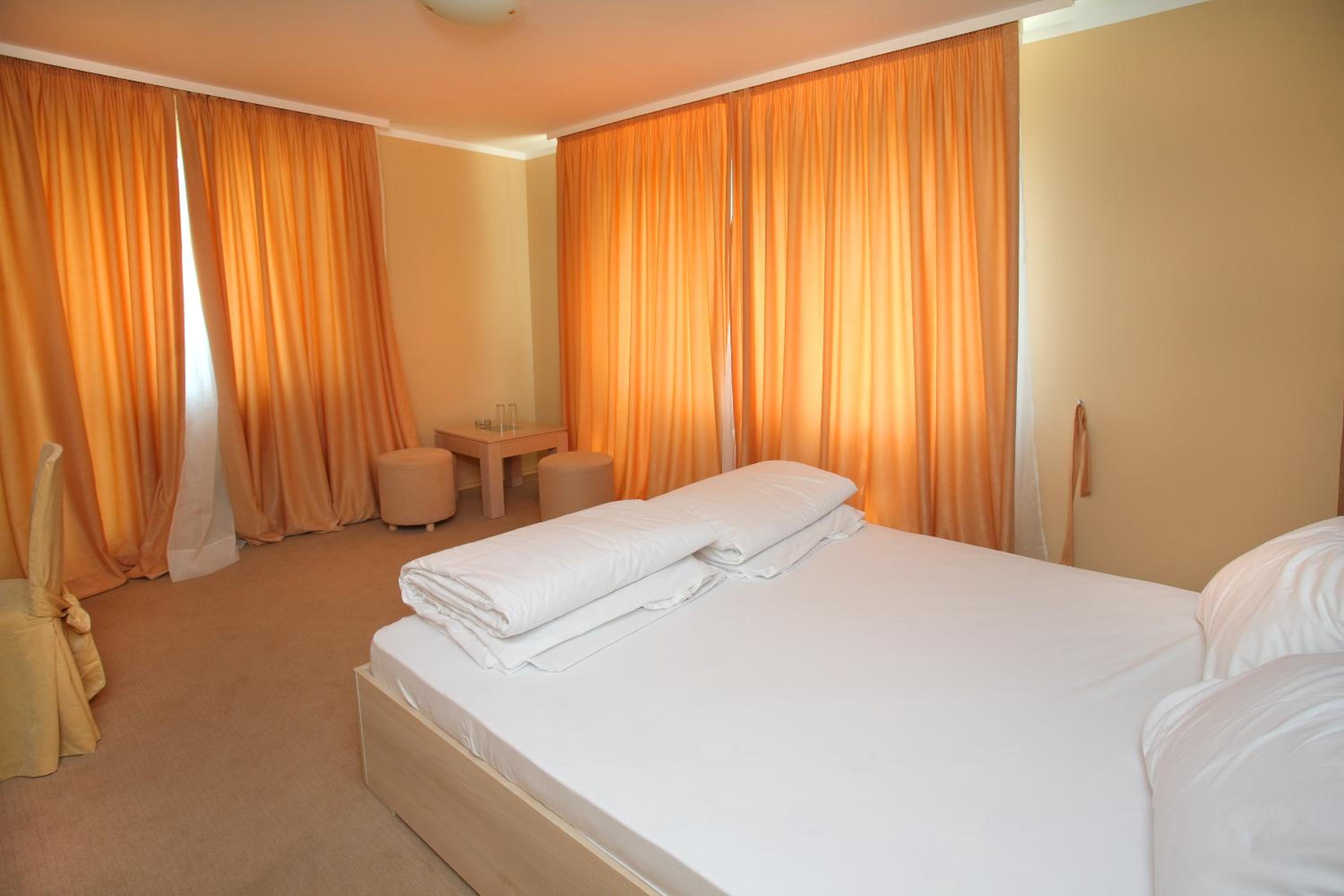 Double or Twin Room - Photo 8