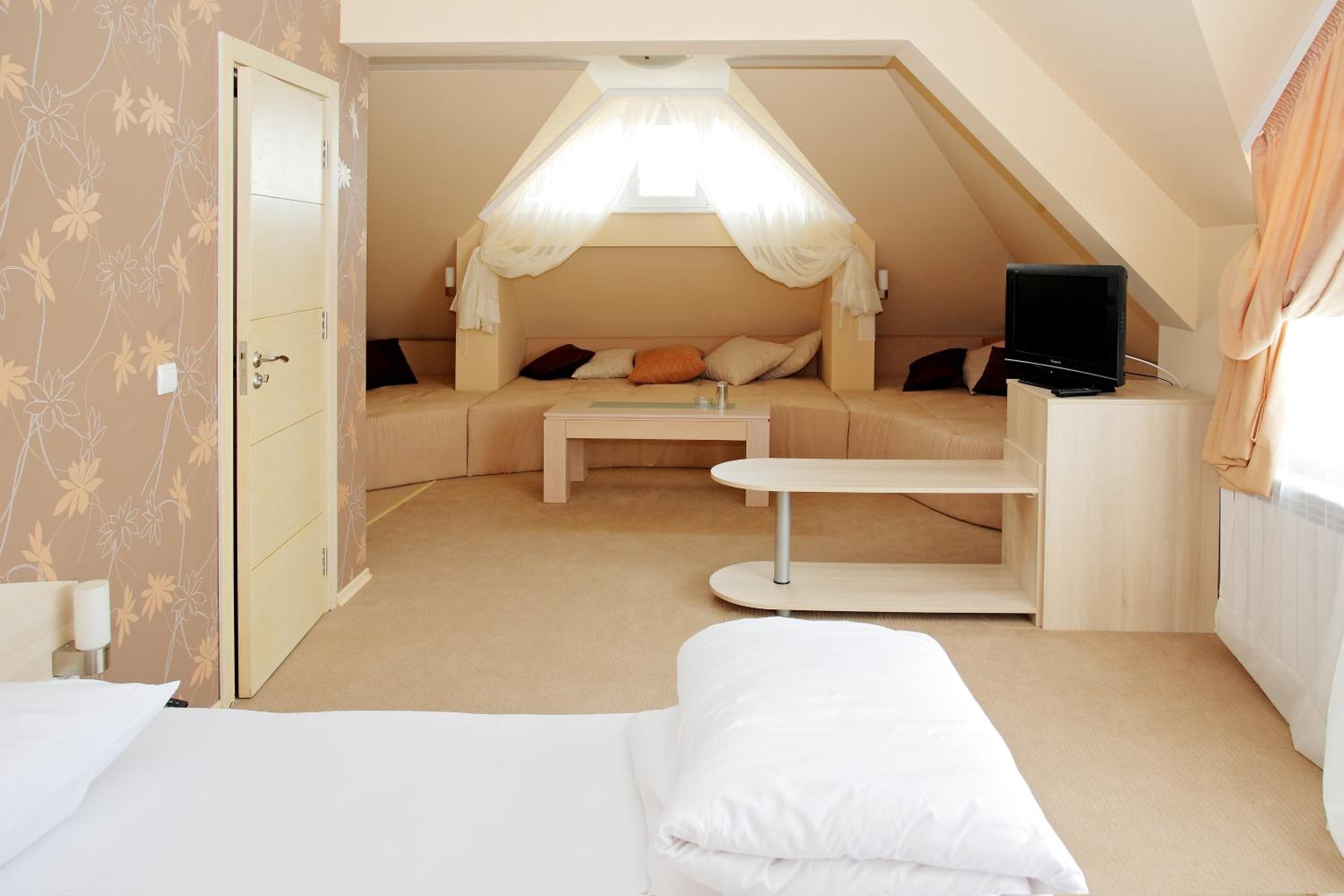 Suite - Photo 7