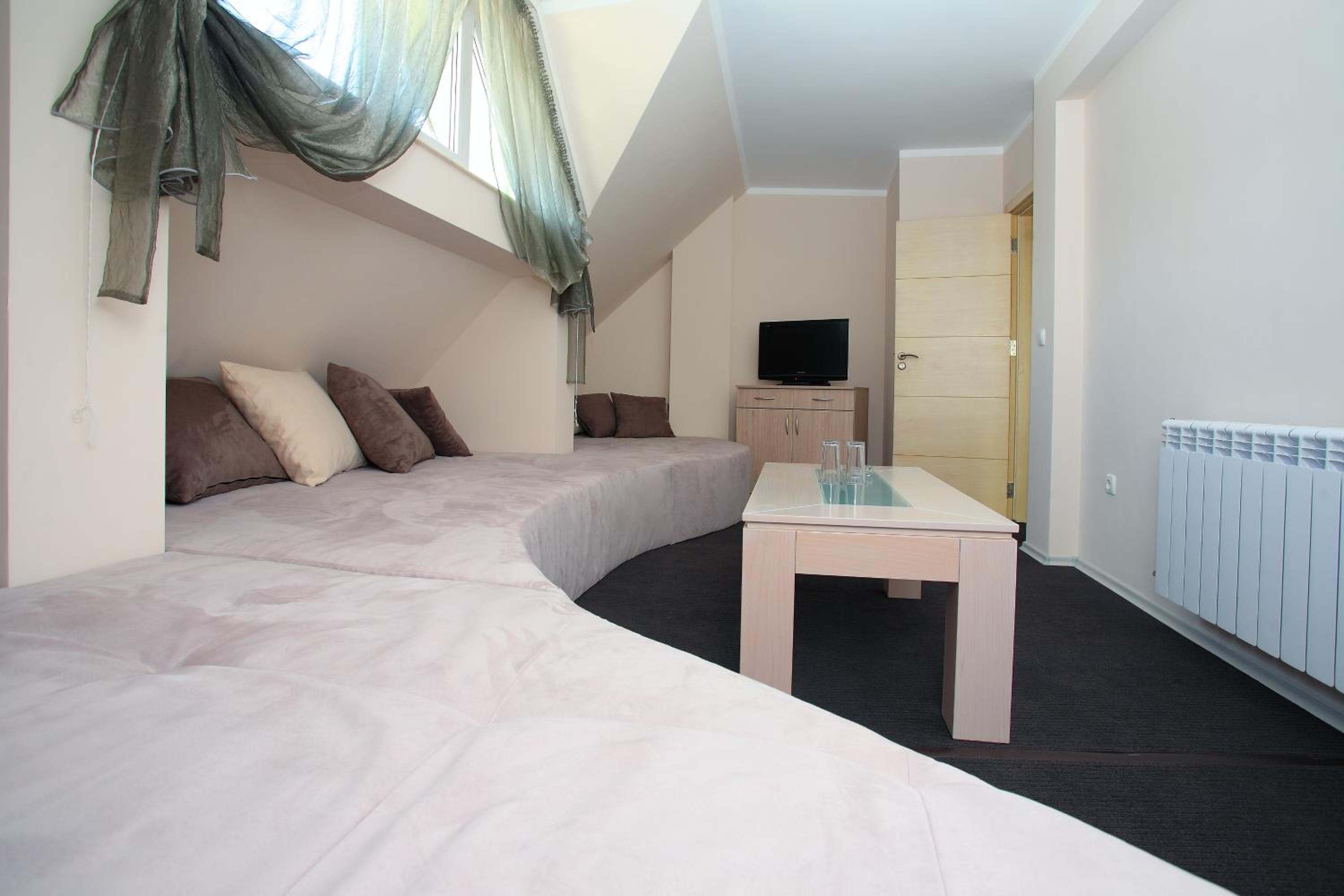 Suite - Photo 2