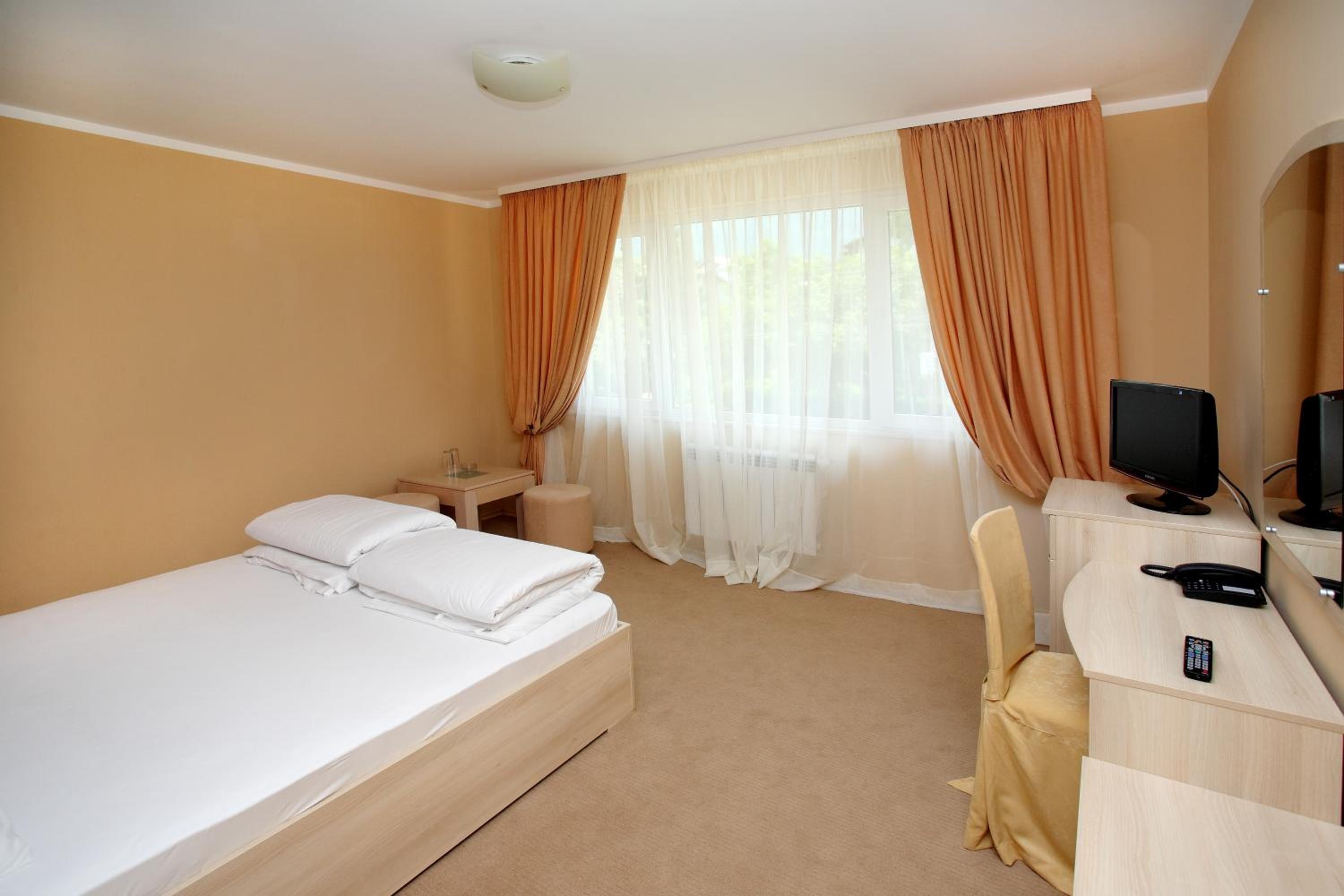 Double or Twin Room - Photo 10