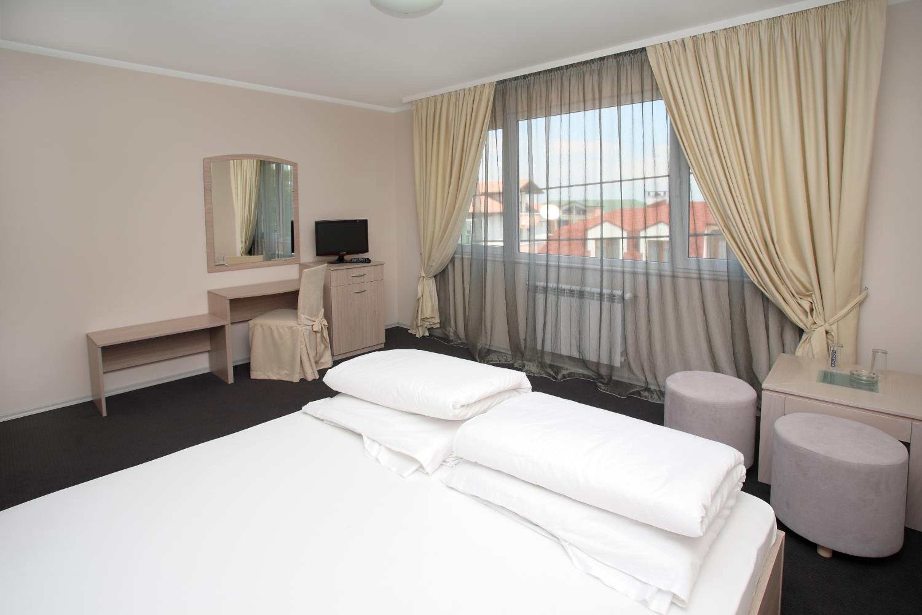 Double or Twin Room - Photo 3