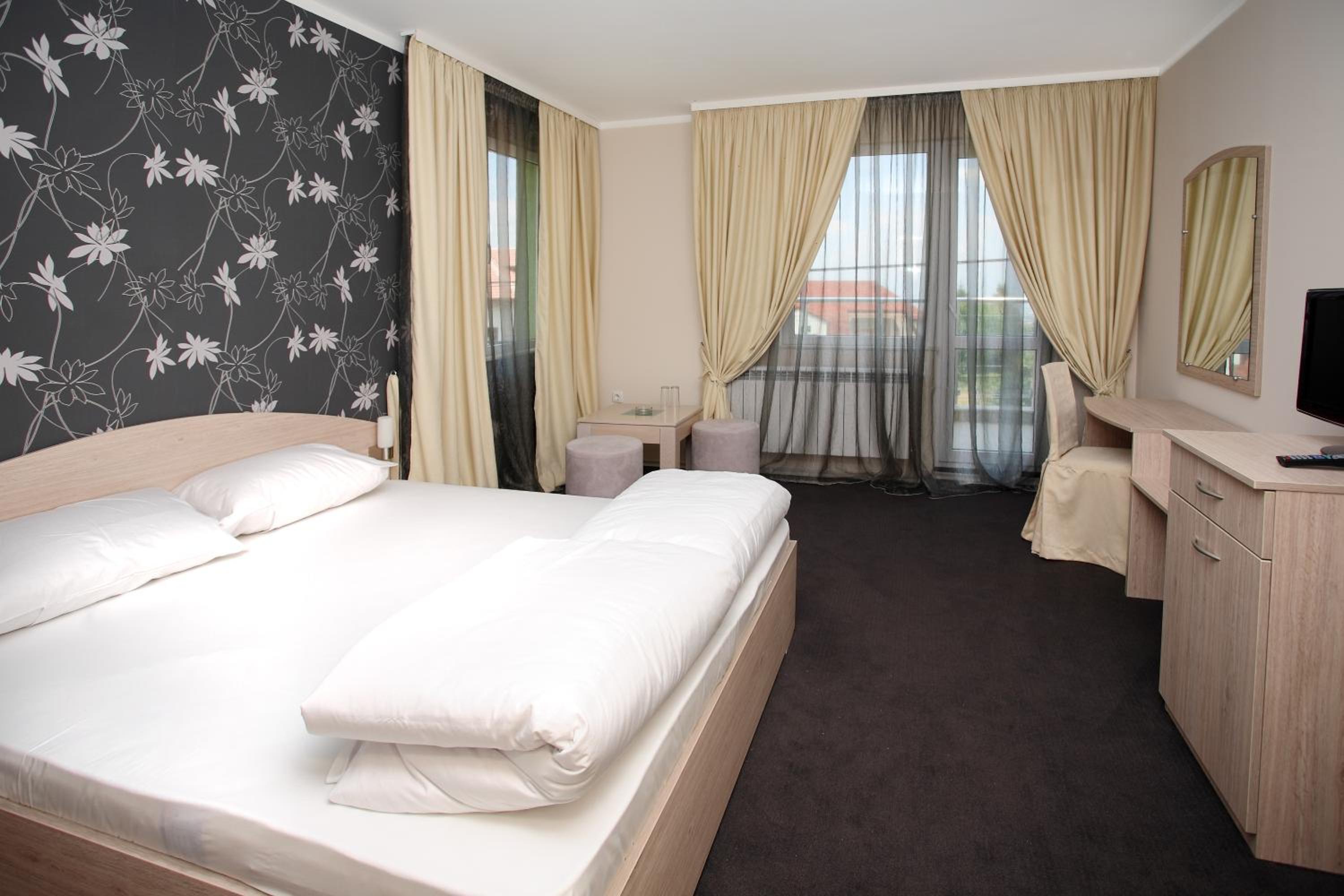 Double or Twin Room - Photo 1