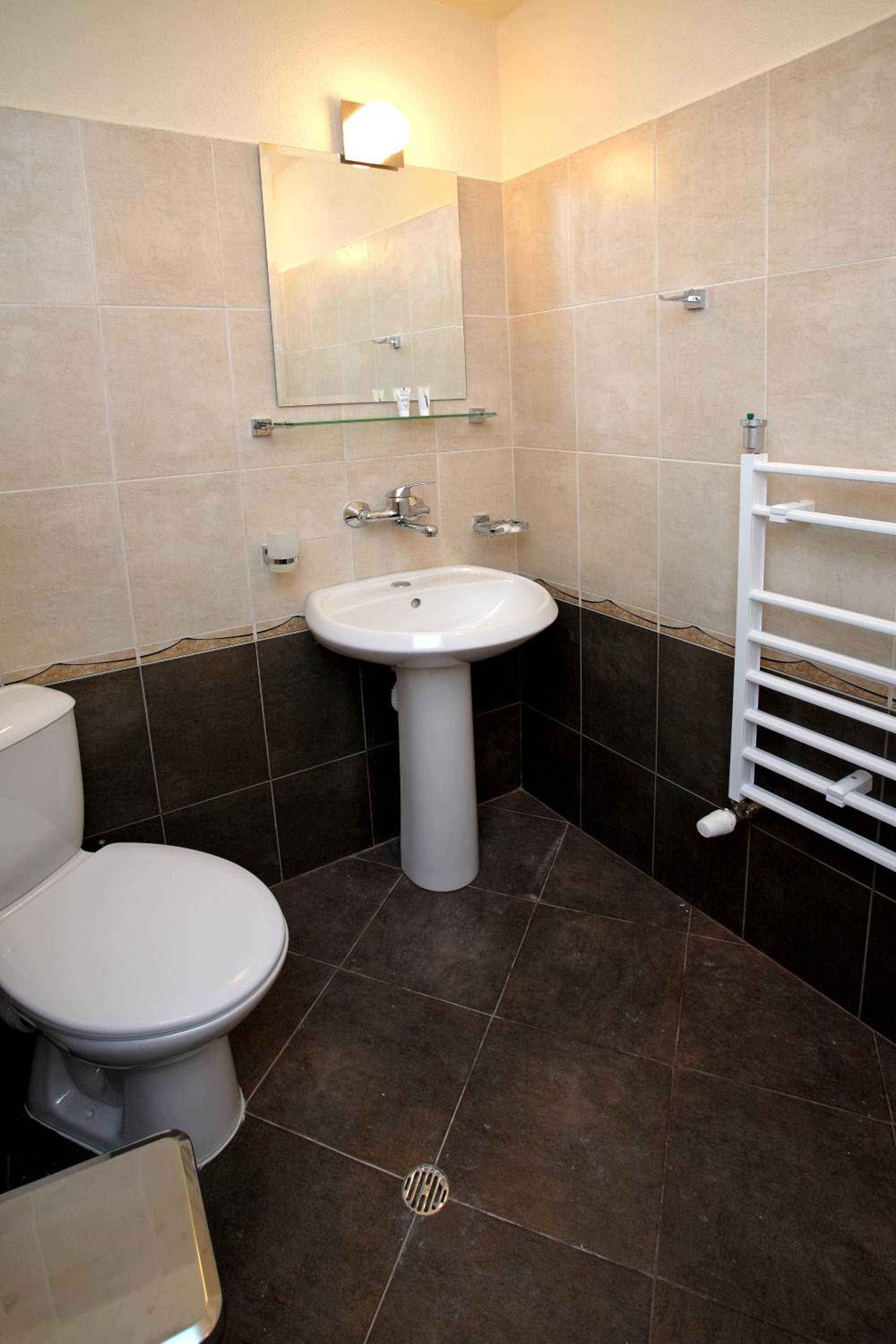 Double or Twin Room - Photo 2