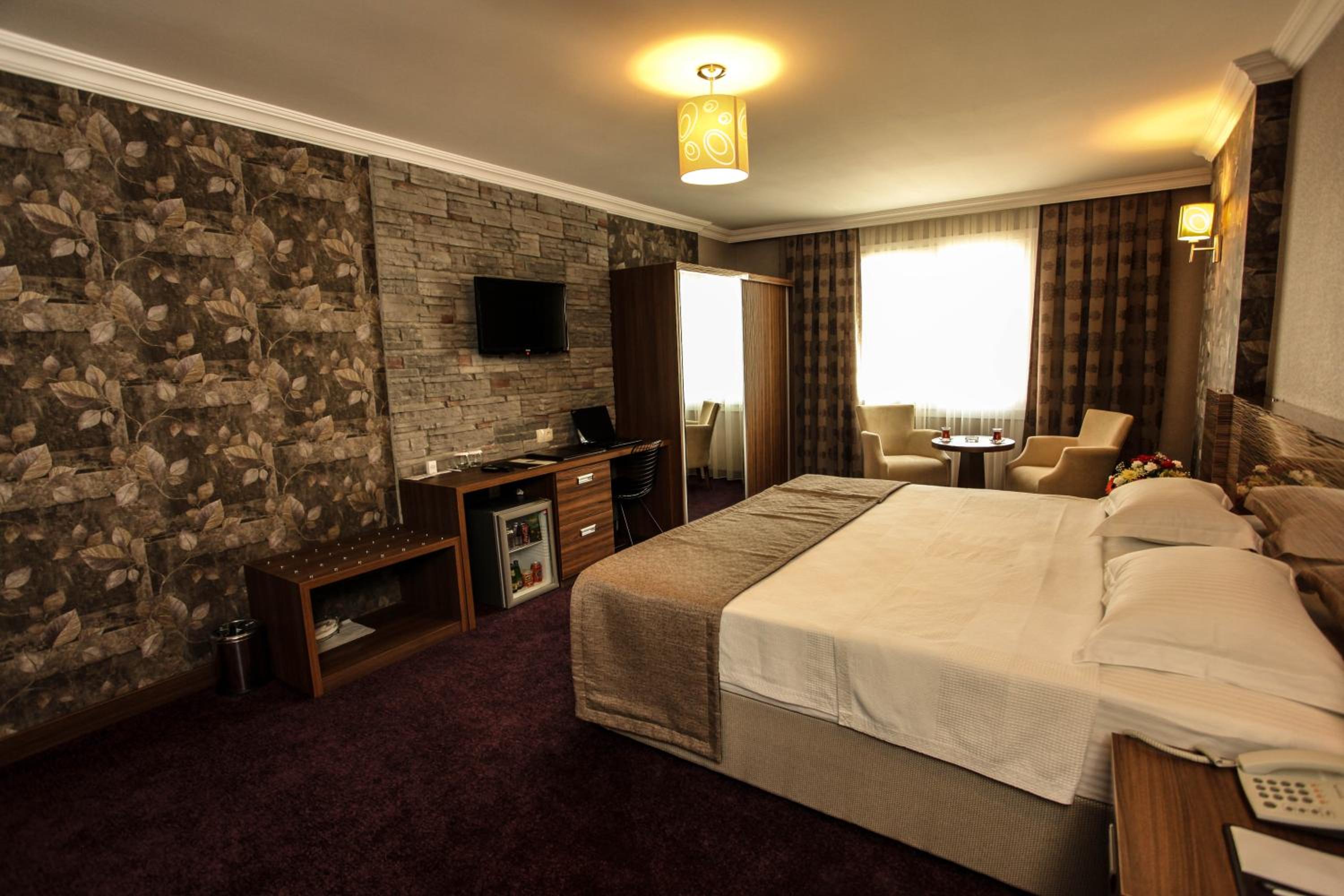 Large Double or Twin Room photo 1