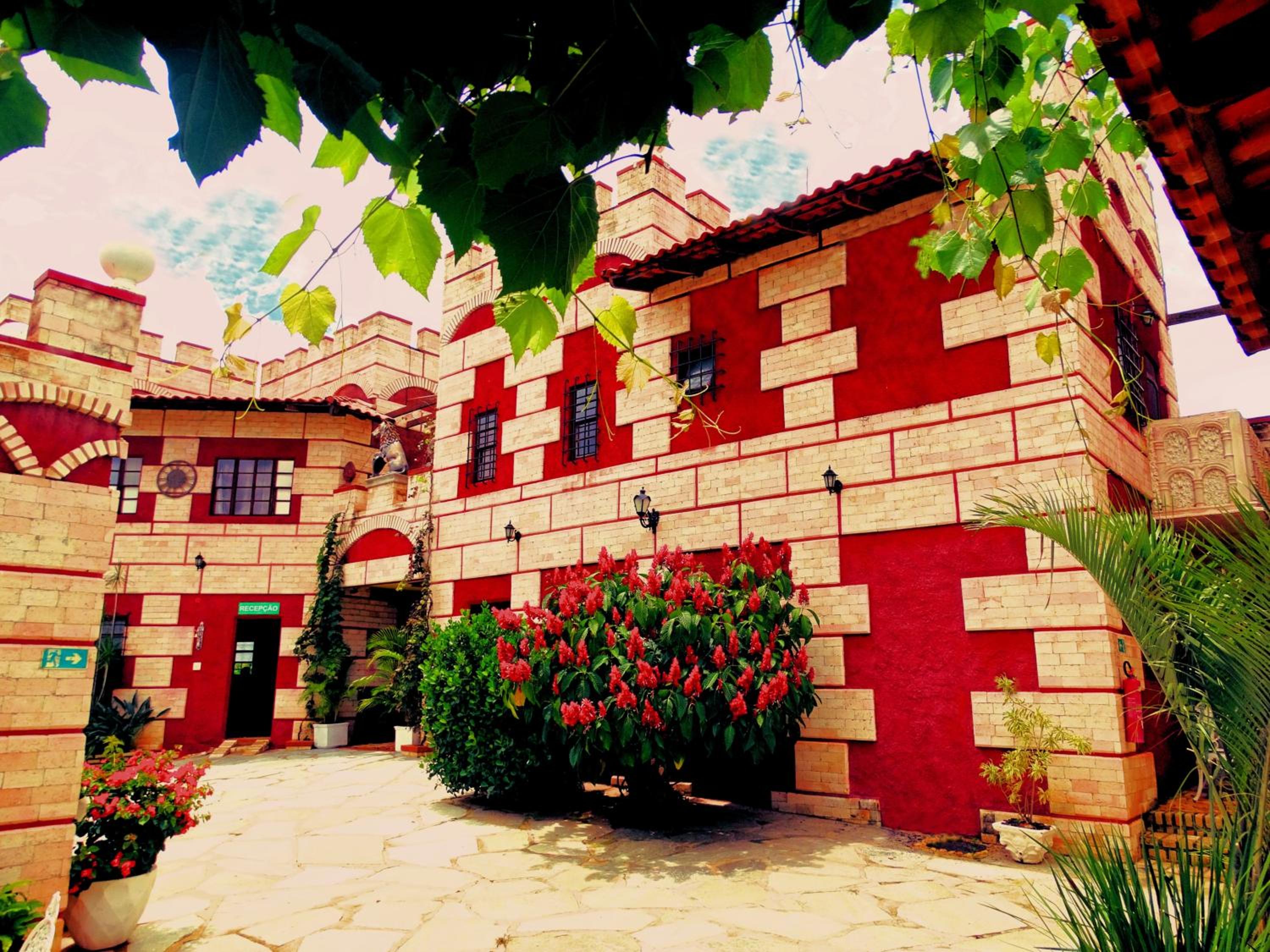 Honeymoon Suite - Photo 4