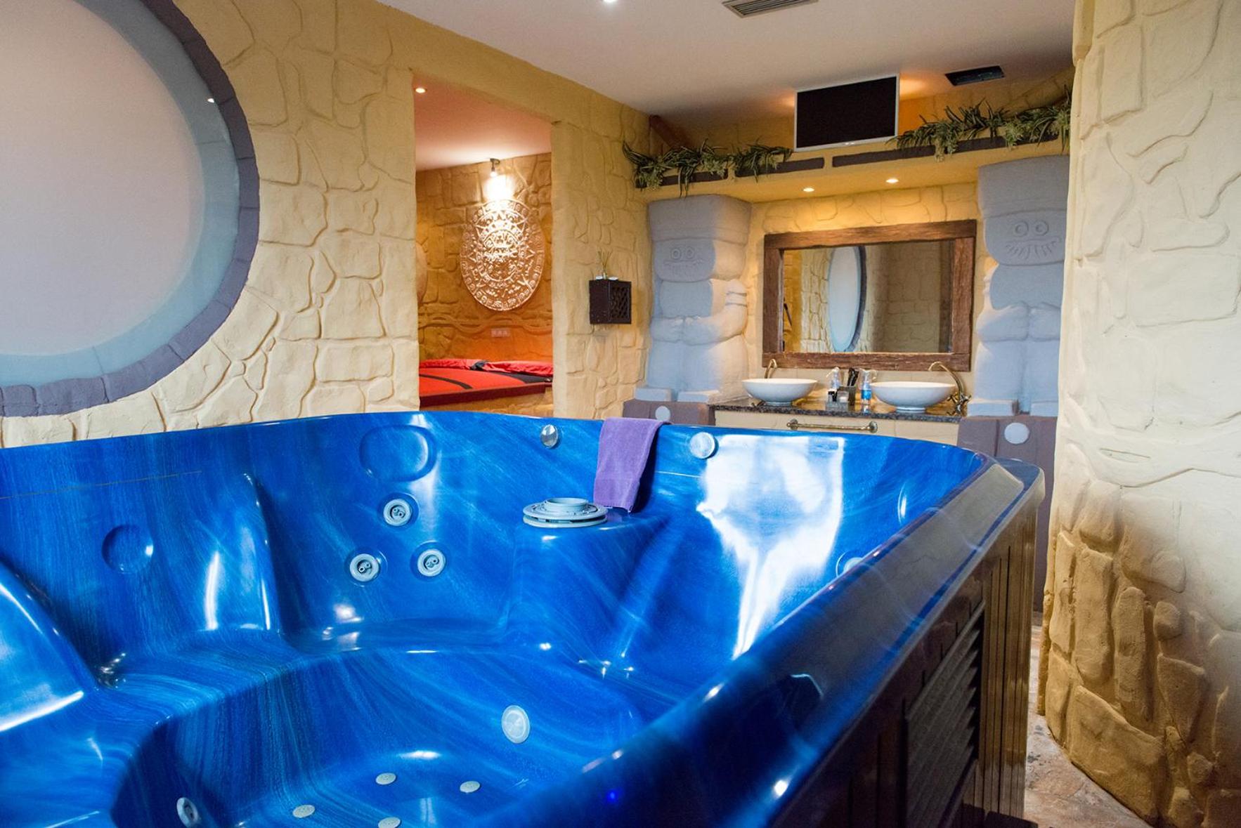 Superior Suite - Photo 12