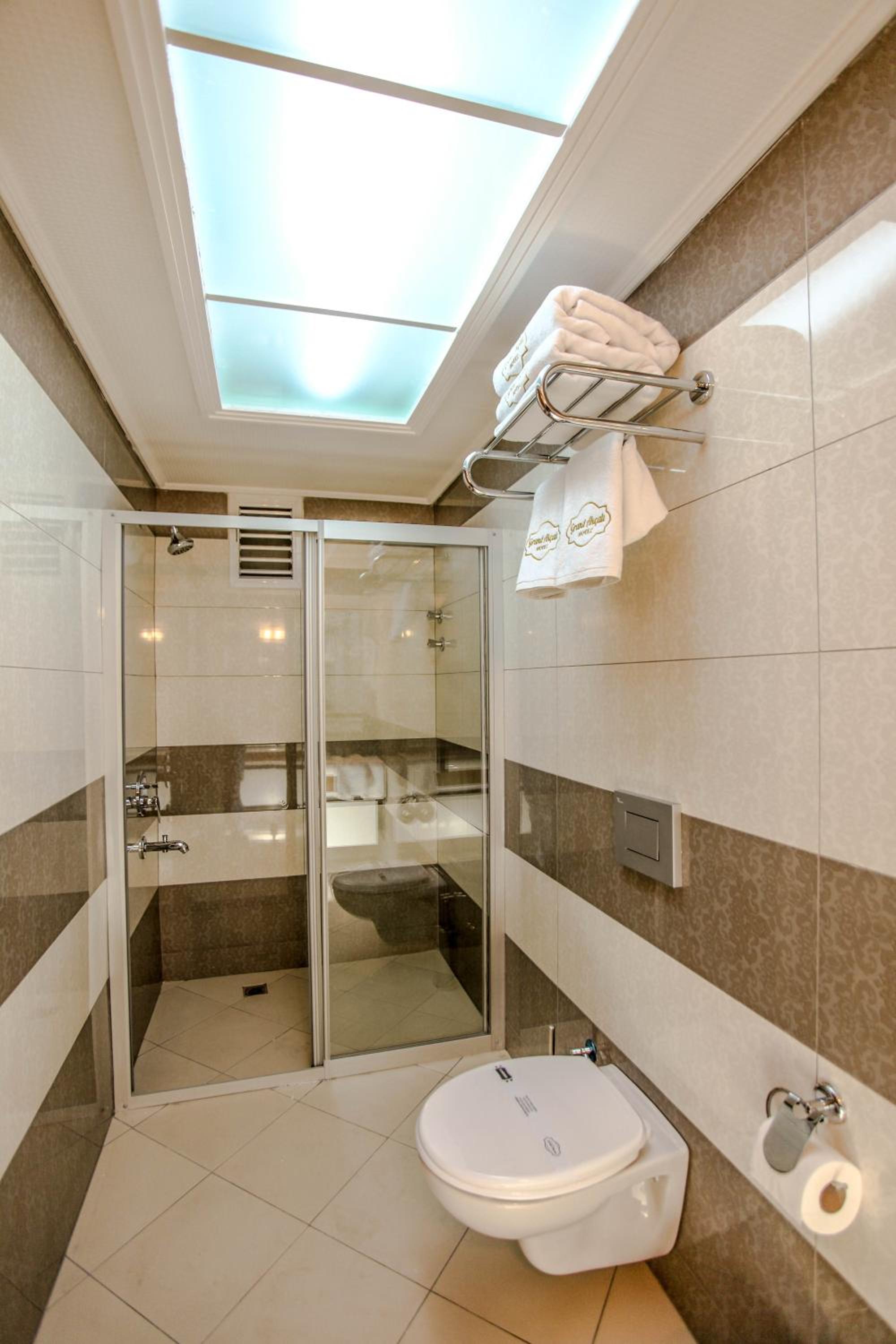 Large Double or Twin Room photo 3